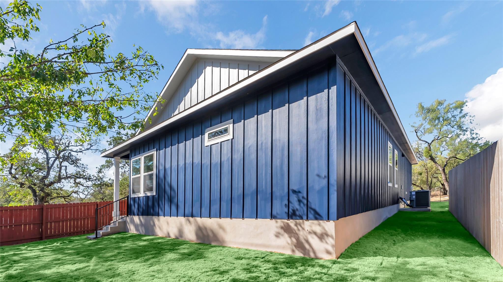 639 Magnolia Ln, Cottonwood Shores, TX 78657