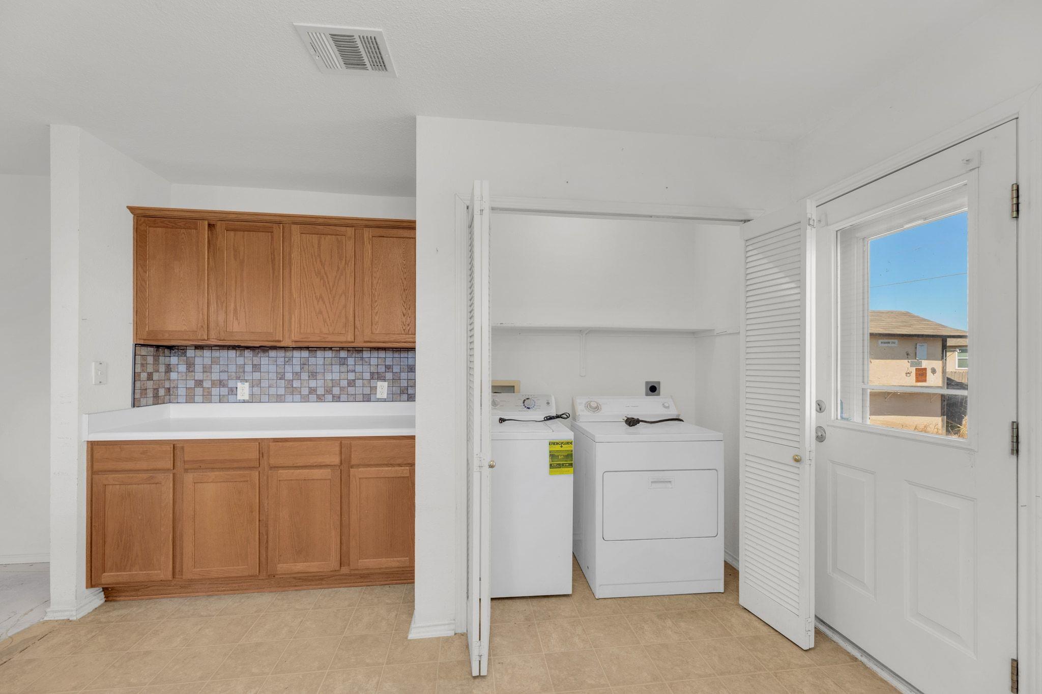 500 Mitchell Dr, Hutto, TX 78634