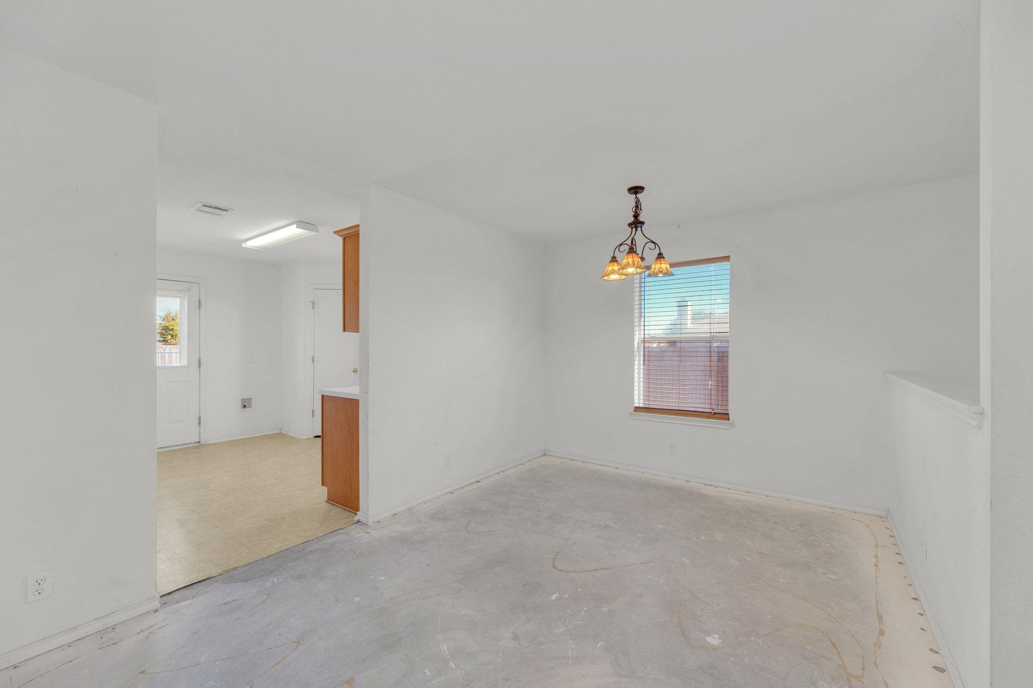 500 Mitchell Dr, Hutto, TX 78634