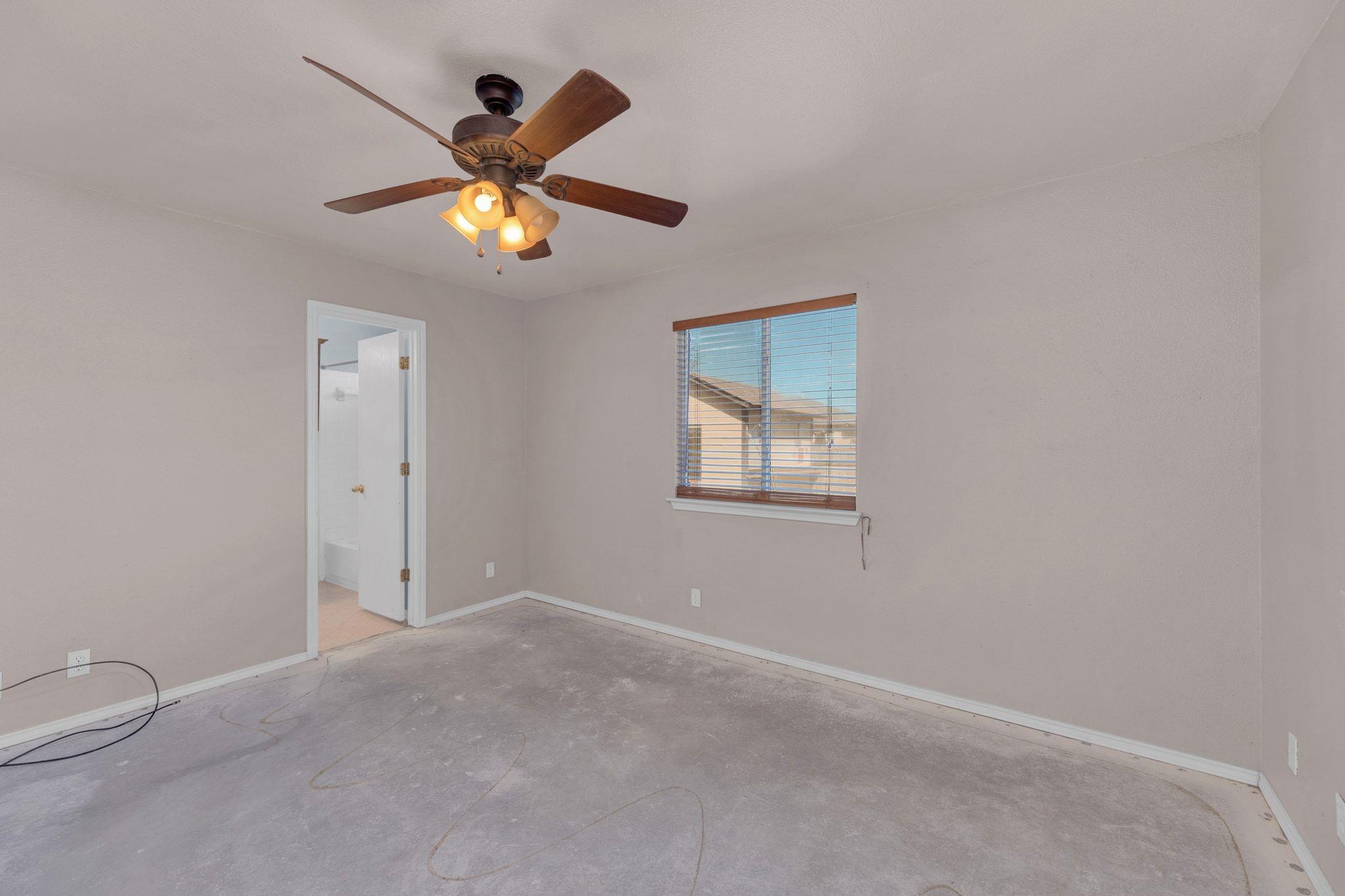 500 Mitchell Dr, Hutto, TX 78634