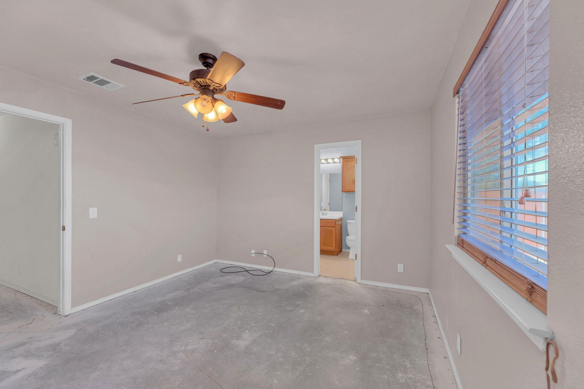 500 Mitchell Dr, Hutto, TX 78634