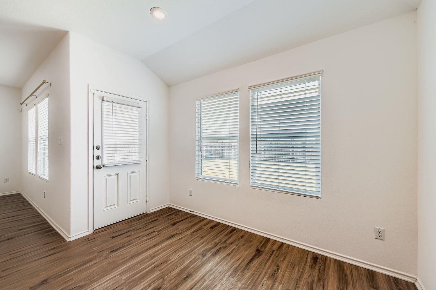 210 Montego St, Hutto, TX 78634