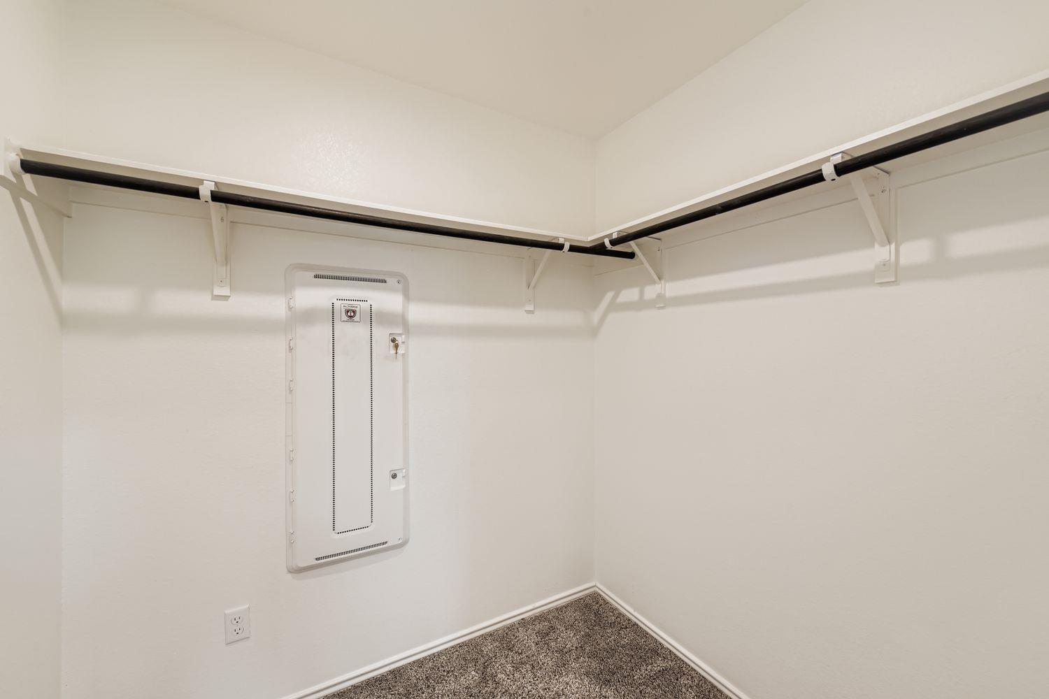 210 Montego St, Hutto, TX 78634