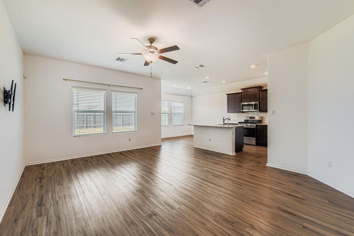 210 Montego St, Hutto, TX 78634