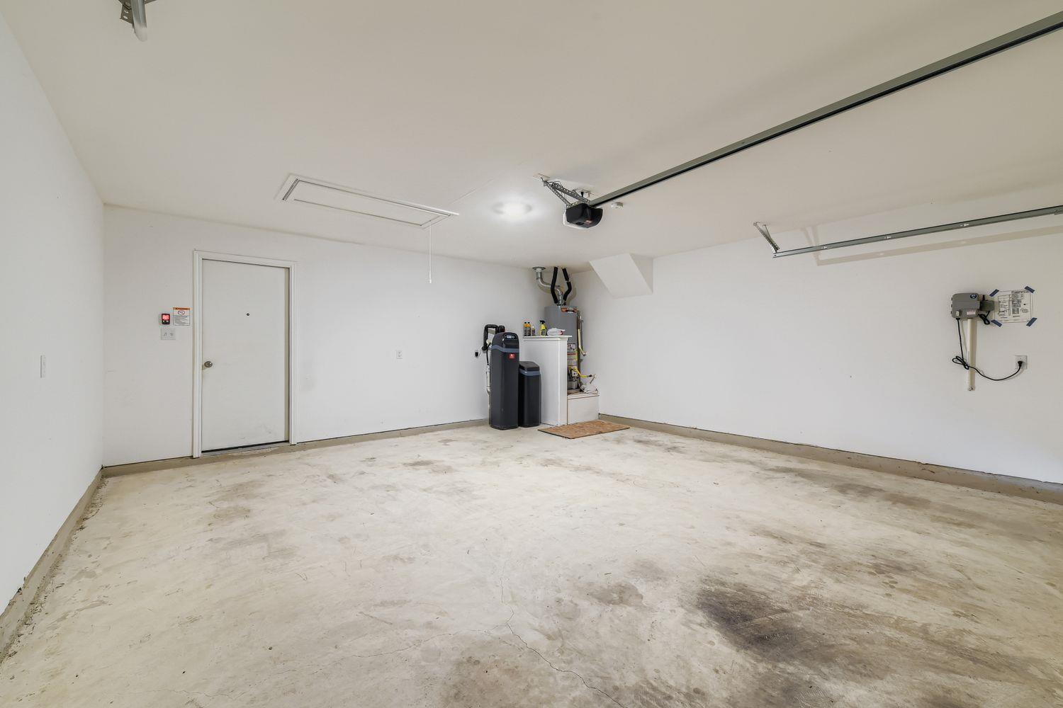 210 Montego St, Hutto, TX 78634