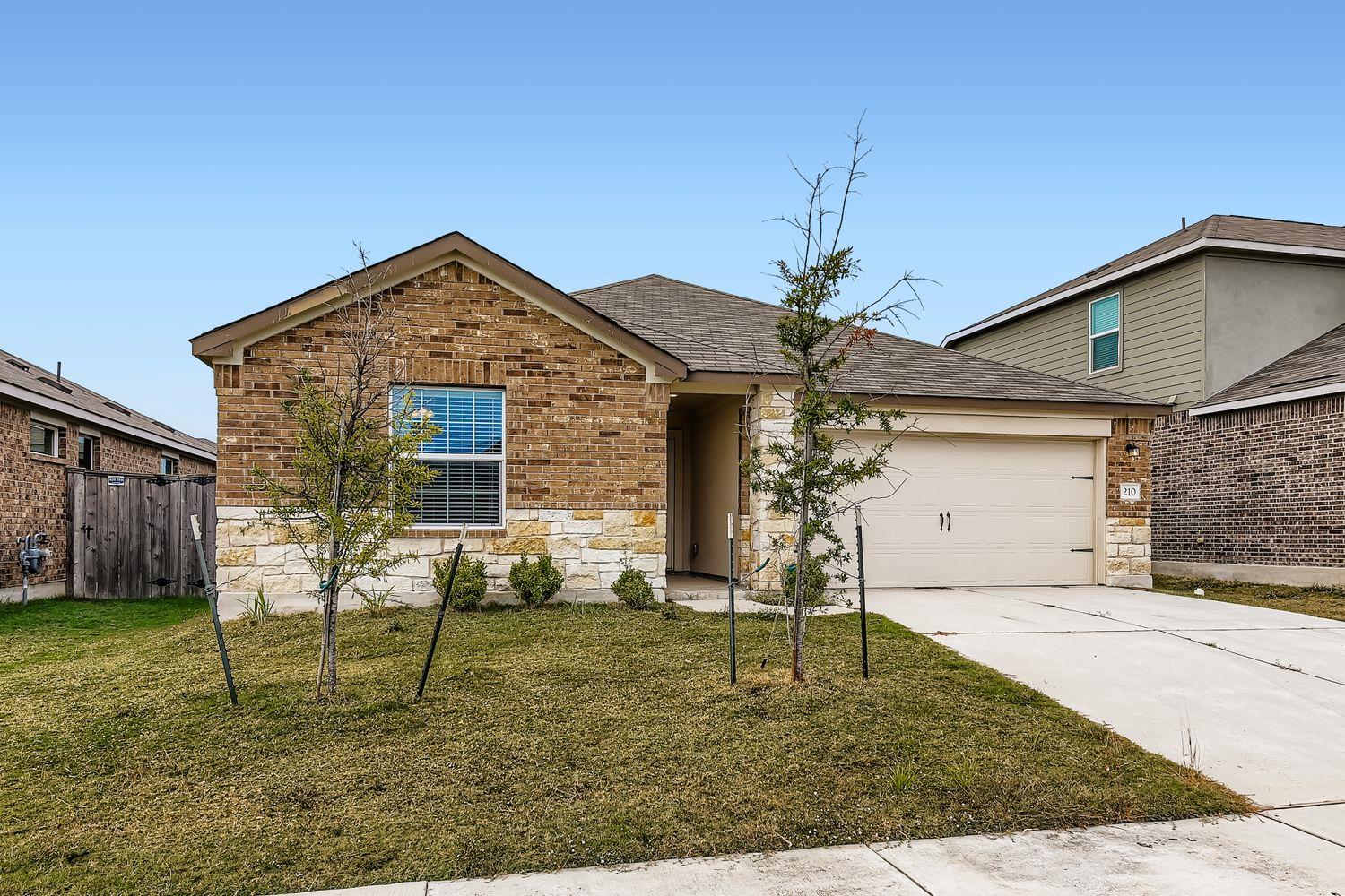 210 Montego St, Hutto, TX 78634