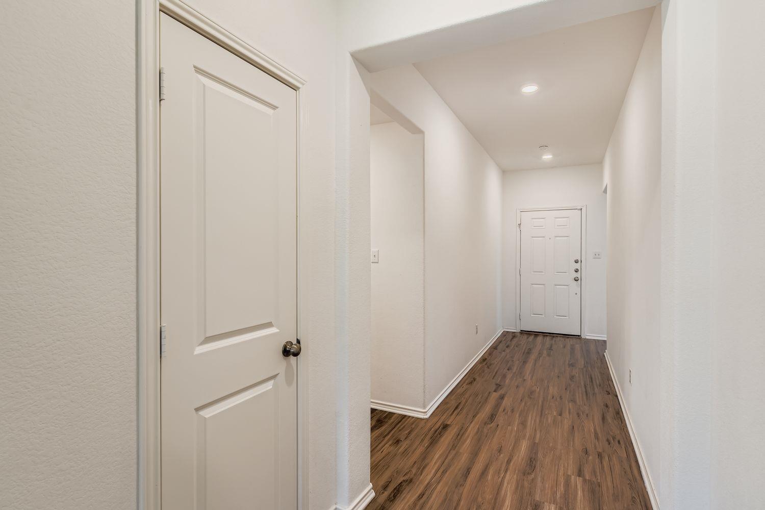 210 Montego St, Hutto, TX 78634