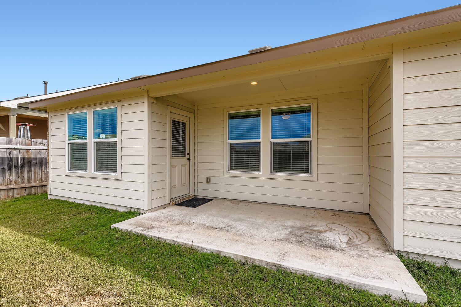 210 Montego St, Hutto, TX 78634