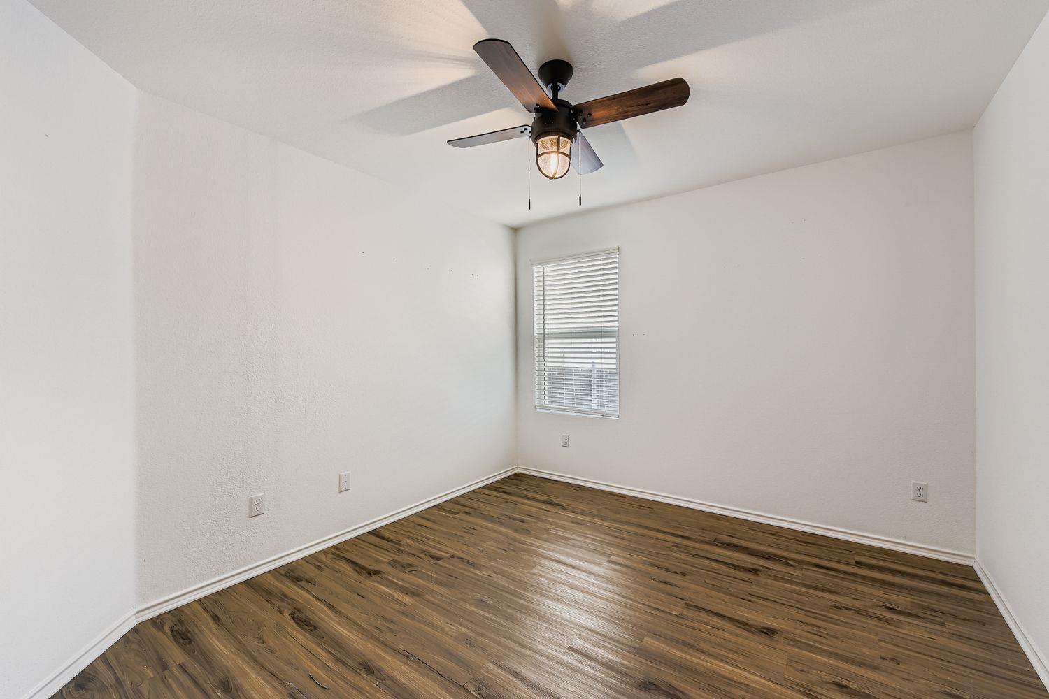 210 Montego St, Hutto, TX 78634