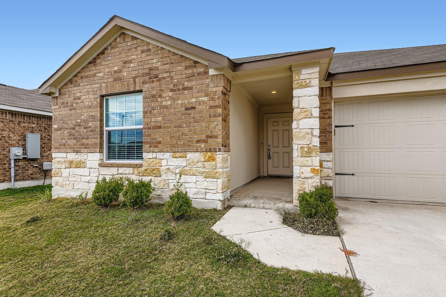 210 Montego St, Hutto, TX 78634