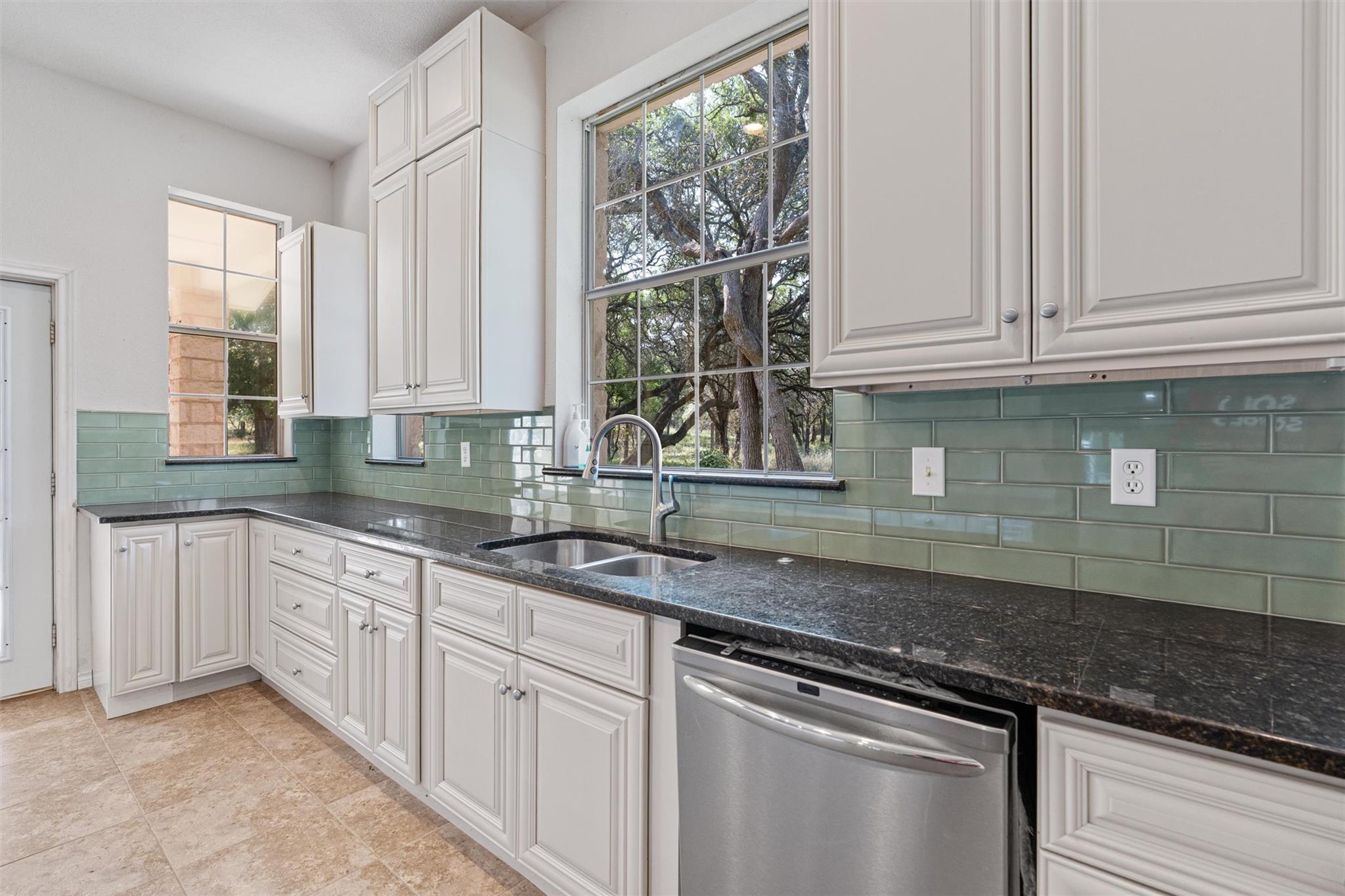 601 Deertrail Dr, San Marcos, TX 78666