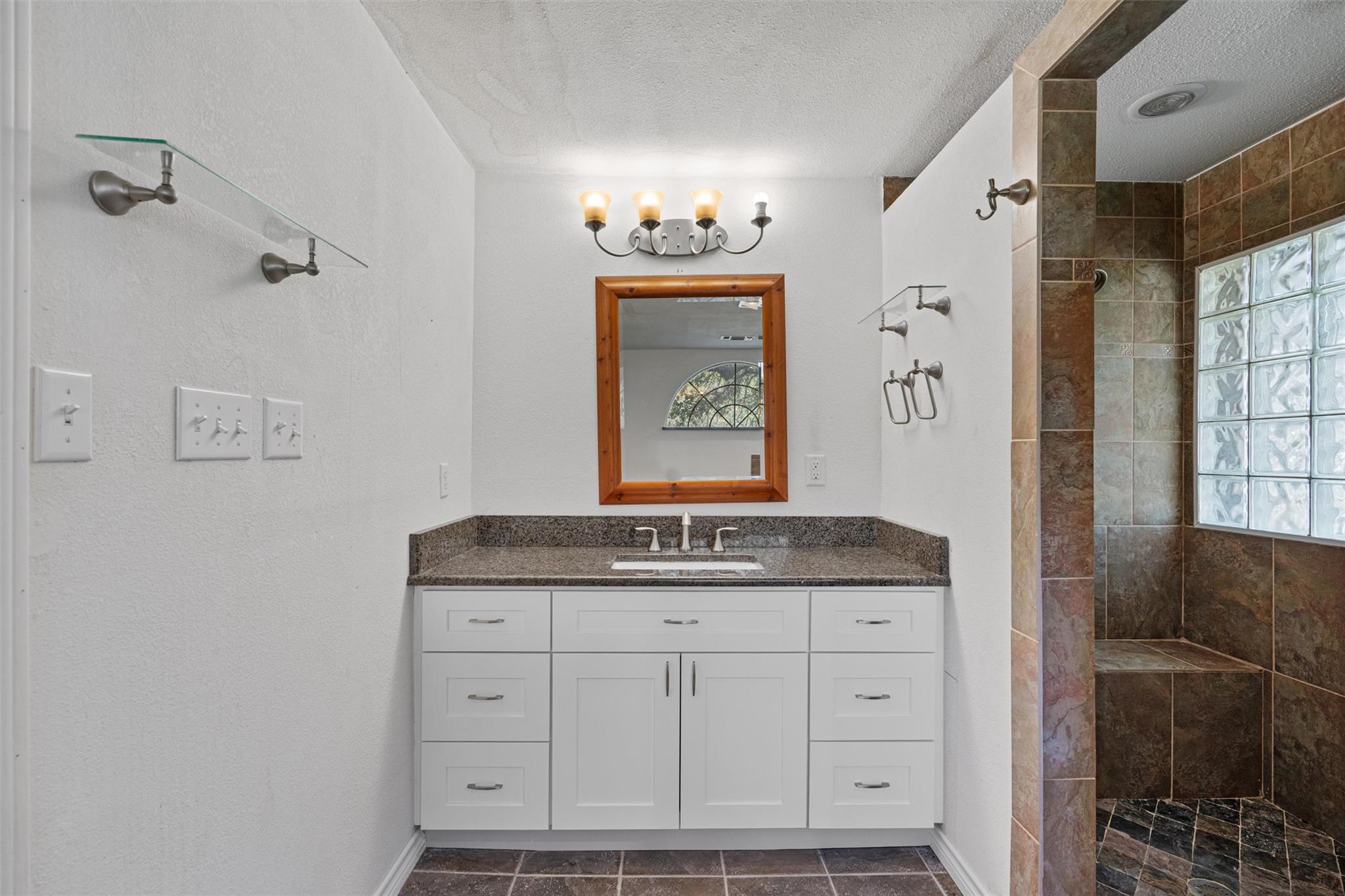 601 Deertrail Dr, San Marcos, TX 78666