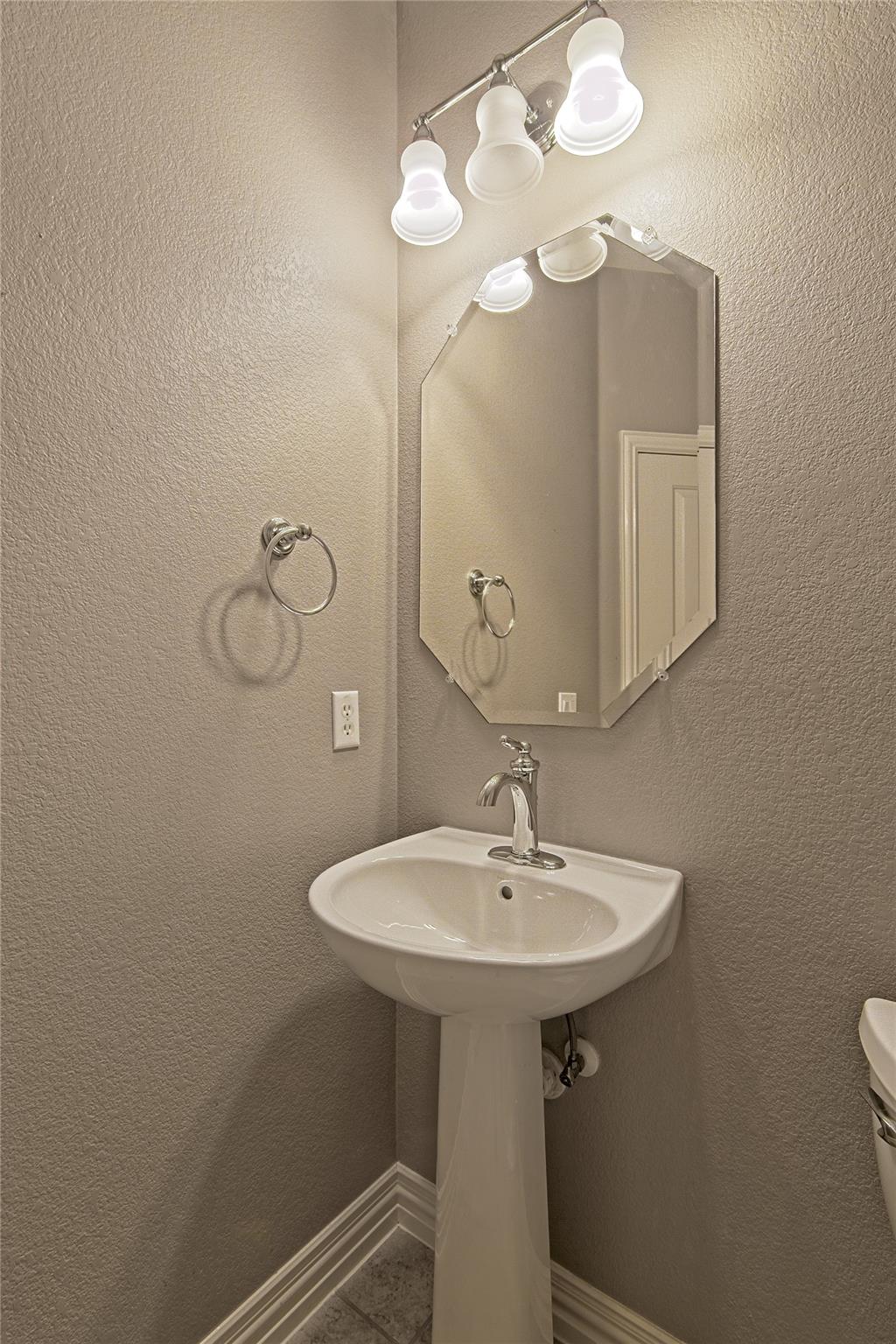 411 Capote Peak Dr, Georgetown, TX 78633