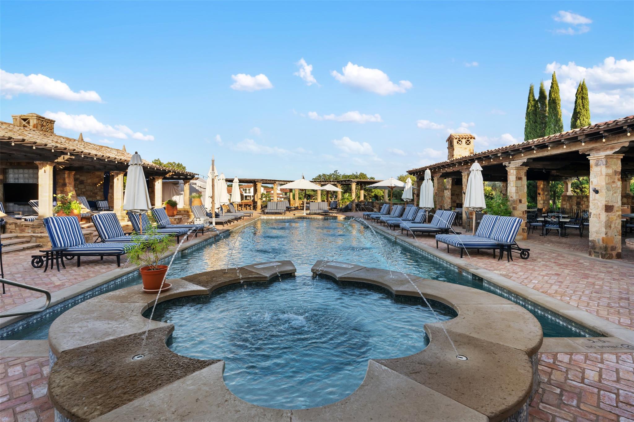 165 Plaza Escondido, Horseshoe Bay, TX 78657