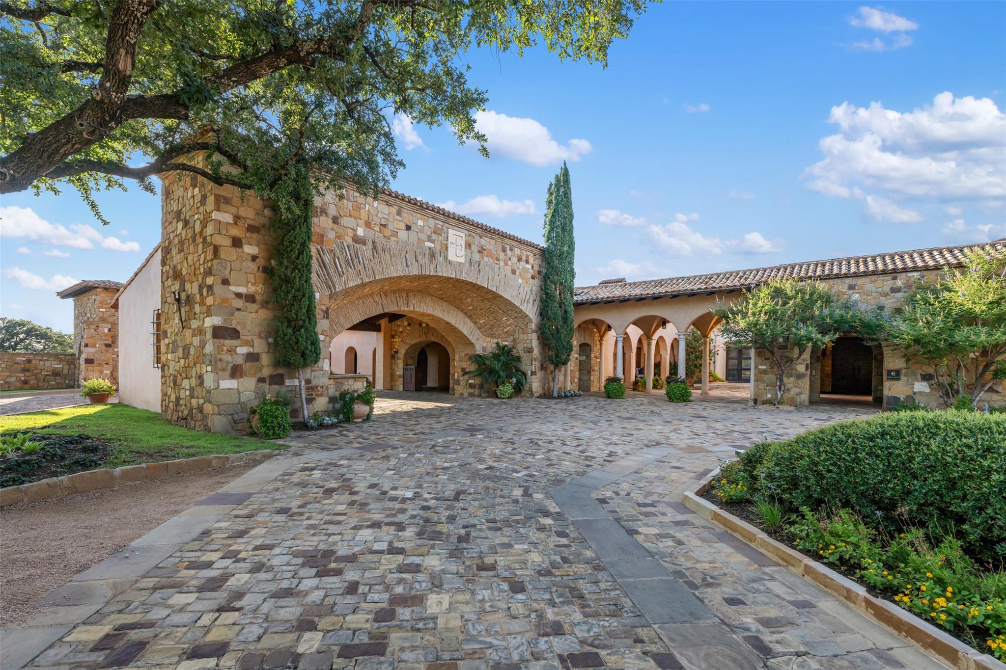 165 Plaza Escondido, Horseshoe Bay, TX 78657