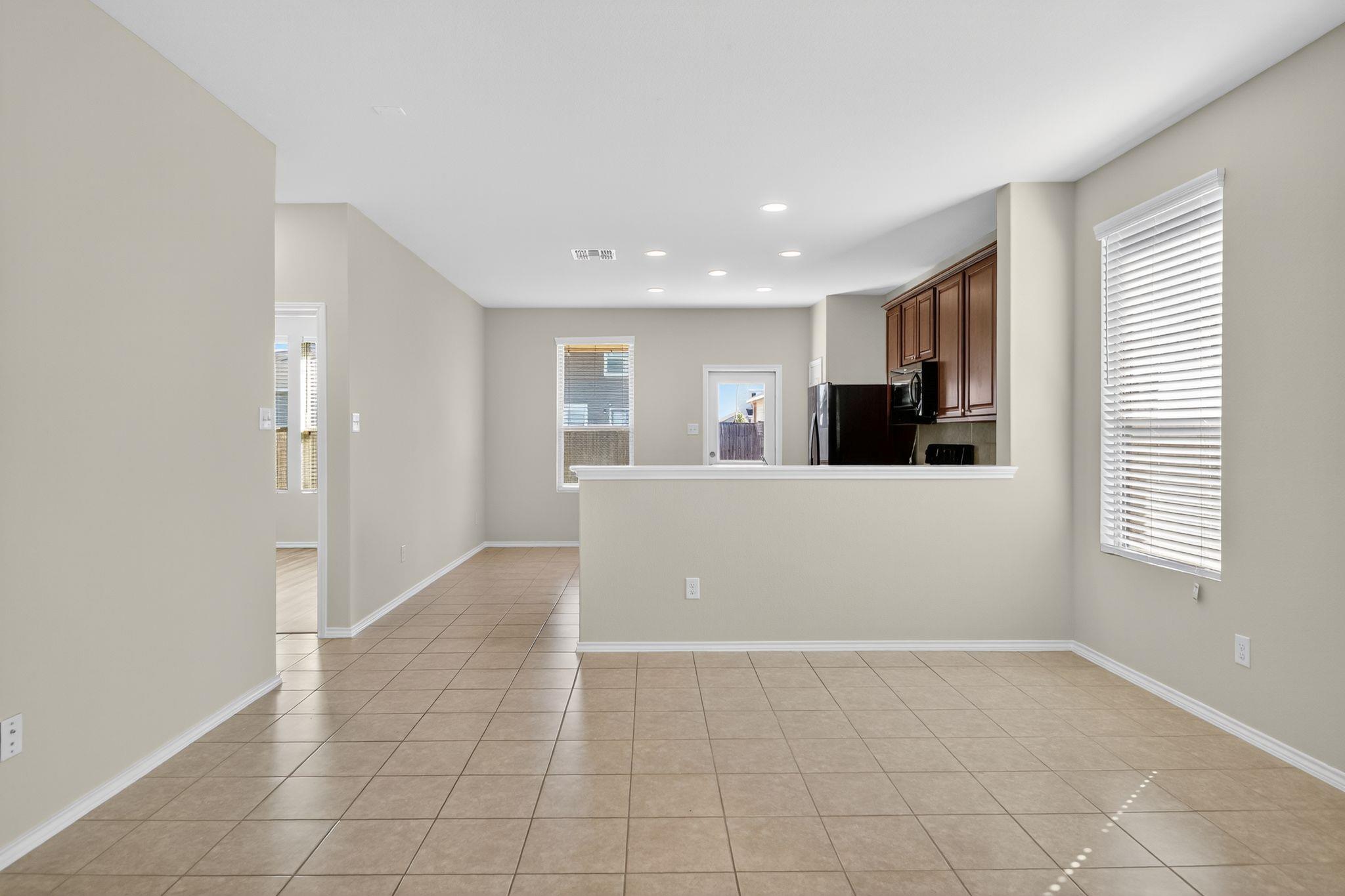 137 Miracle Dr, Jarrell, TX 76537