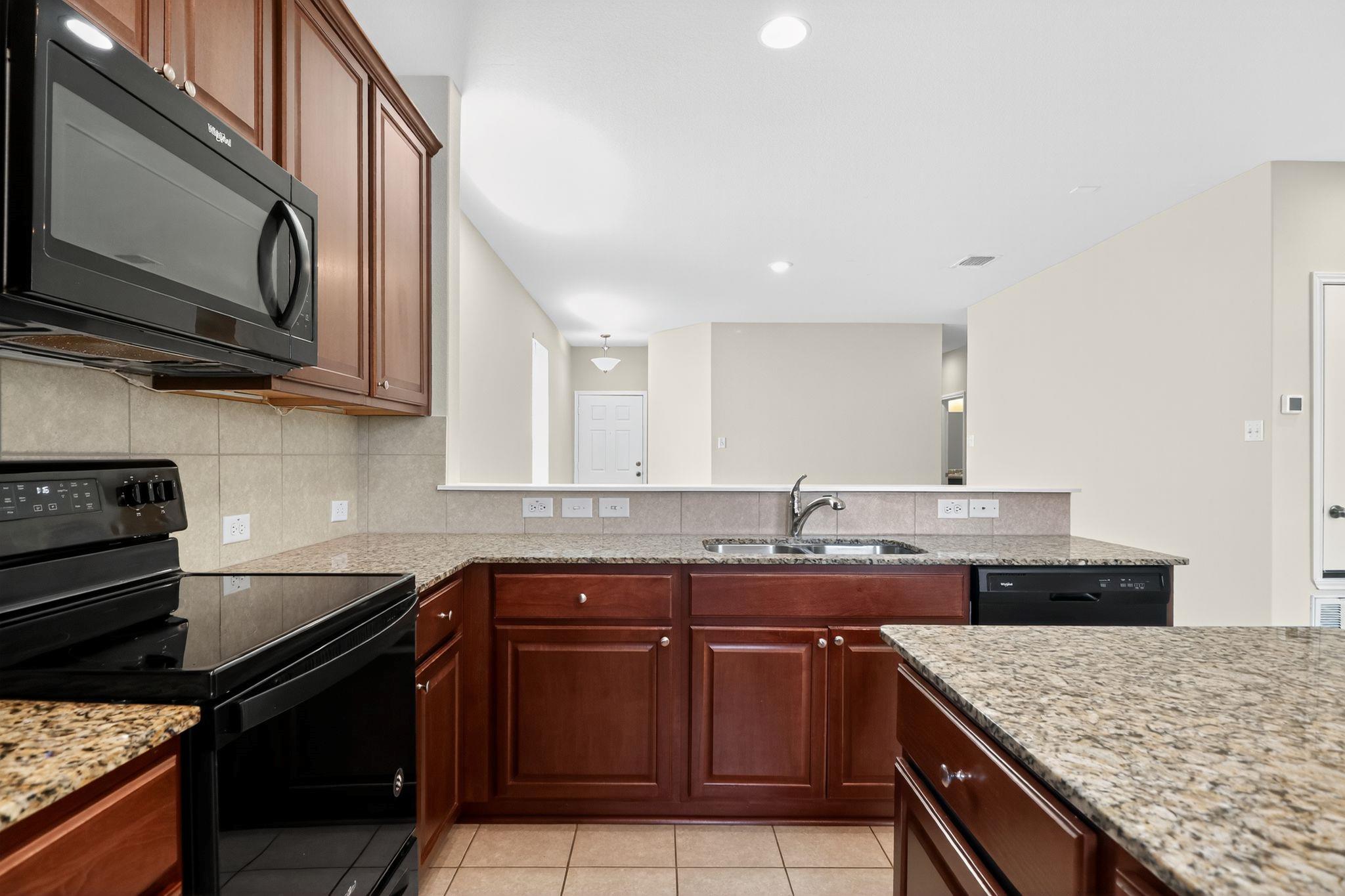 137 Miracle Dr, Jarrell, TX 76537