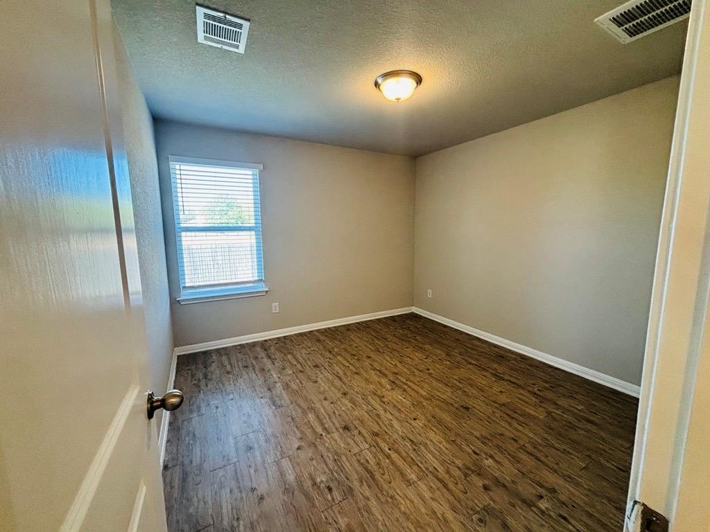 1320 Walden Pond Dr, Pflugerville, TX 78660