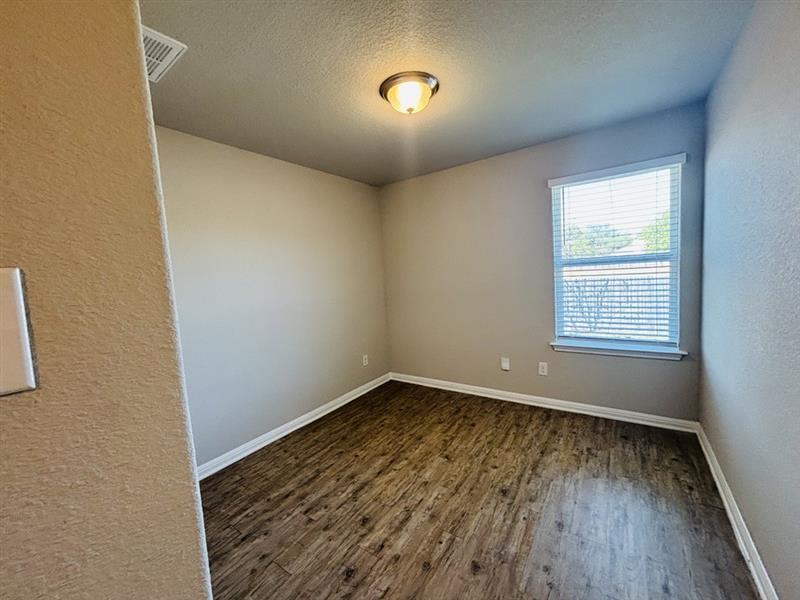 1320 Walden Pond Dr, Pflugerville, TX 78660