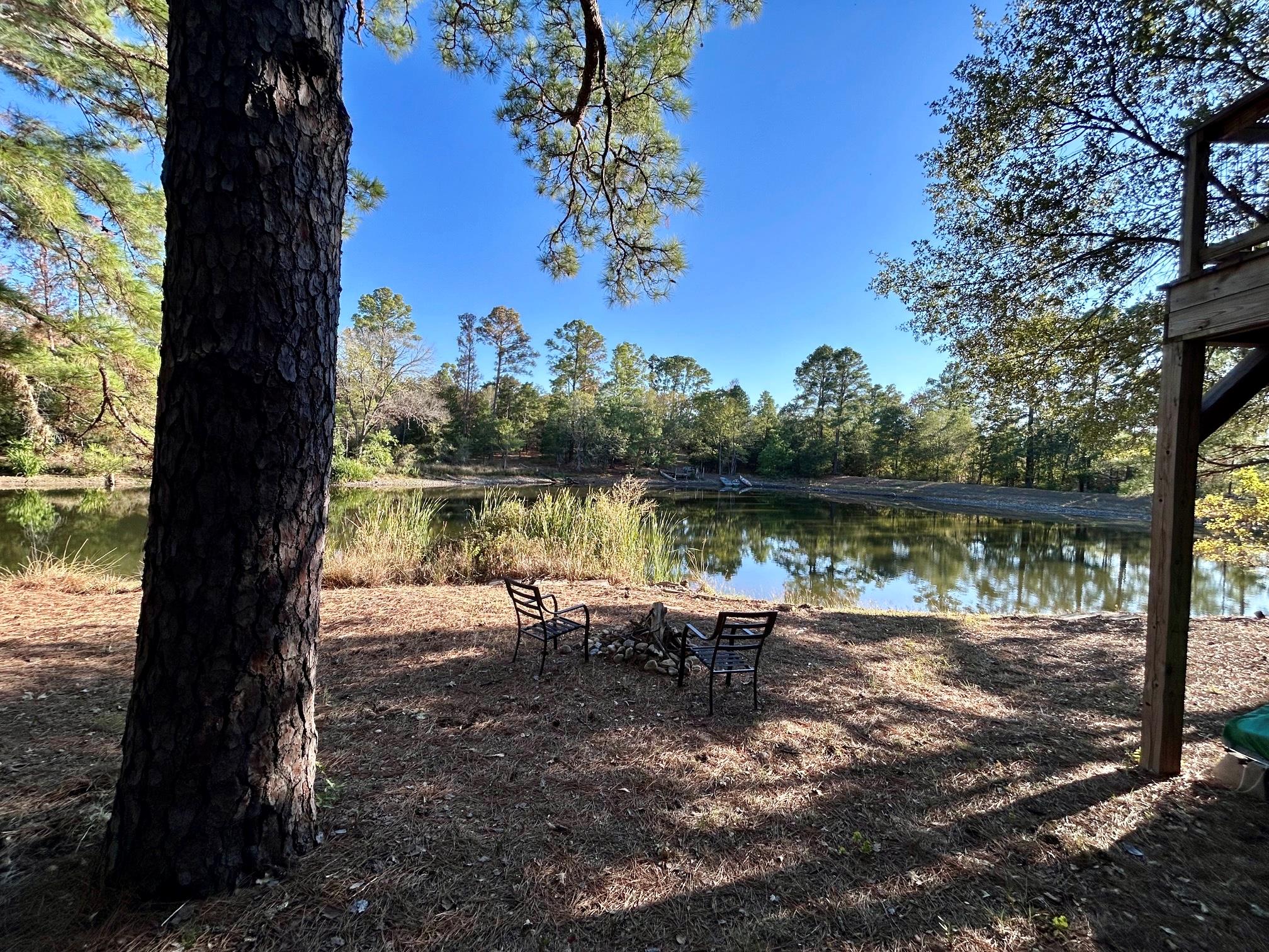 232 Clear Lake Drive Dr, La Grange, TX 78945