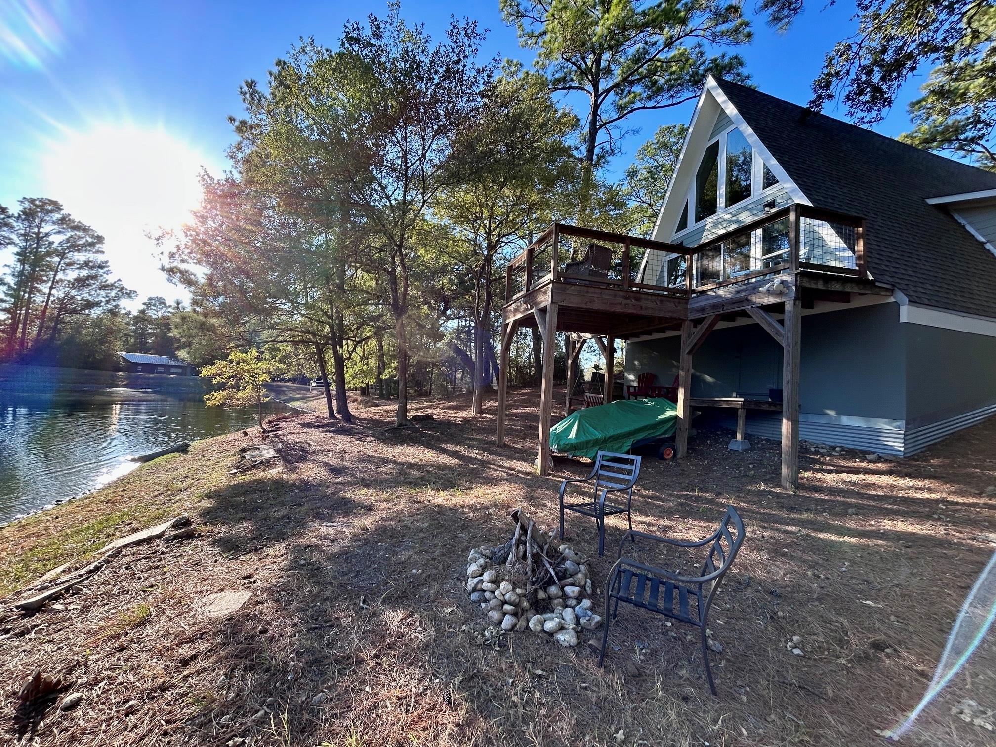 232 Clear Lake Drive Dr, La Grange, TX 78945
