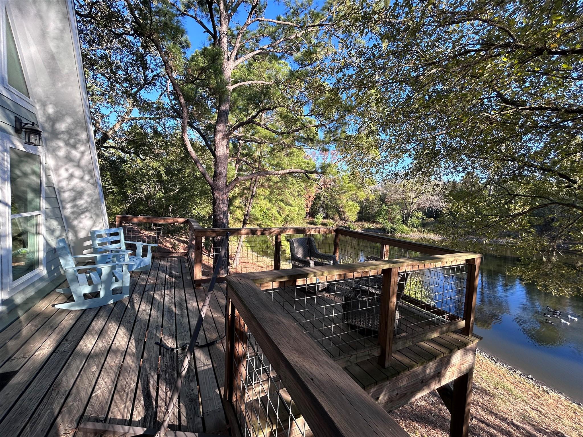 232 Clear Lake Drive Dr, La Grange, TX 78945