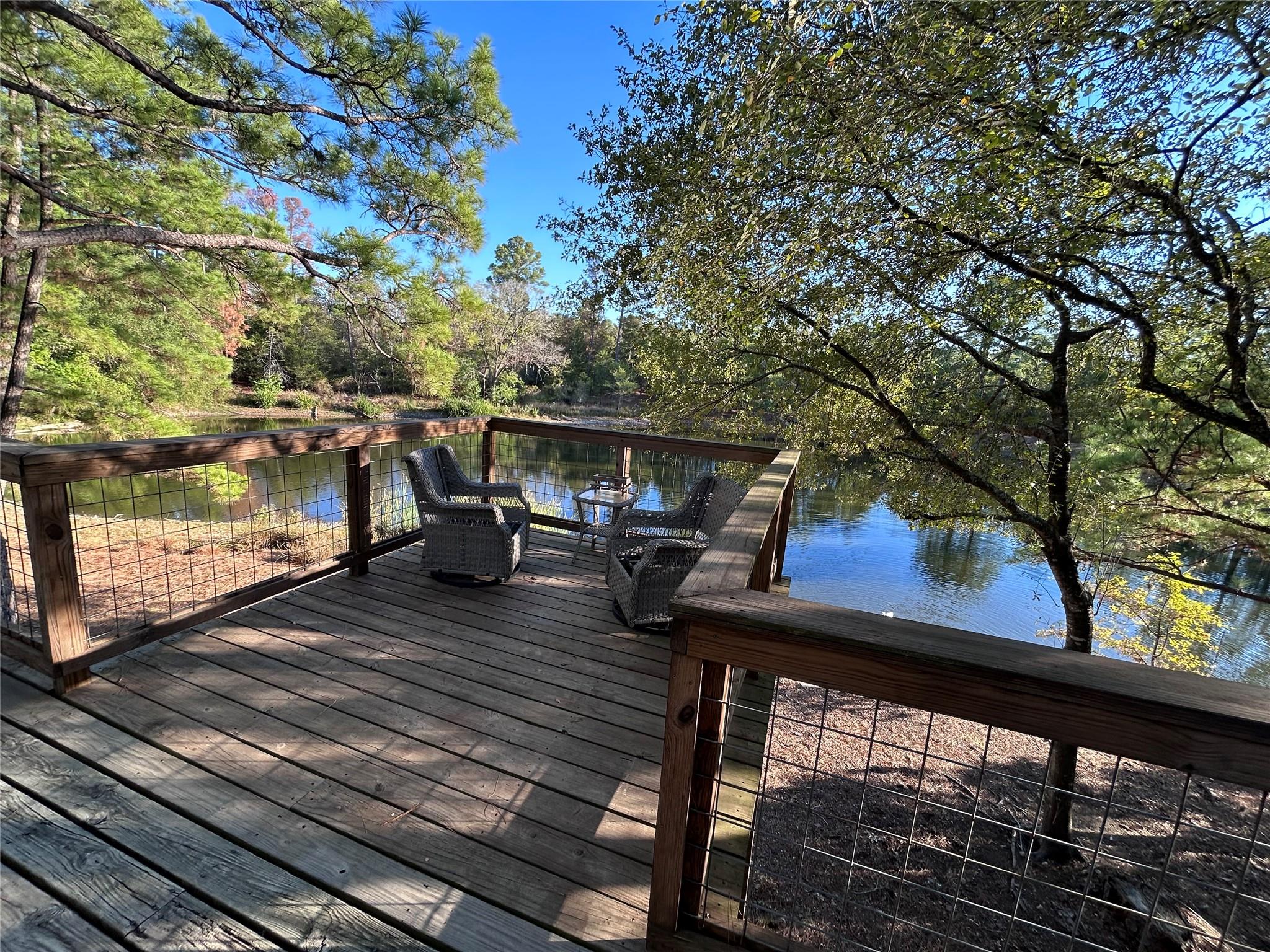 232 Clear Lake Drive Dr, La Grange, TX 78945