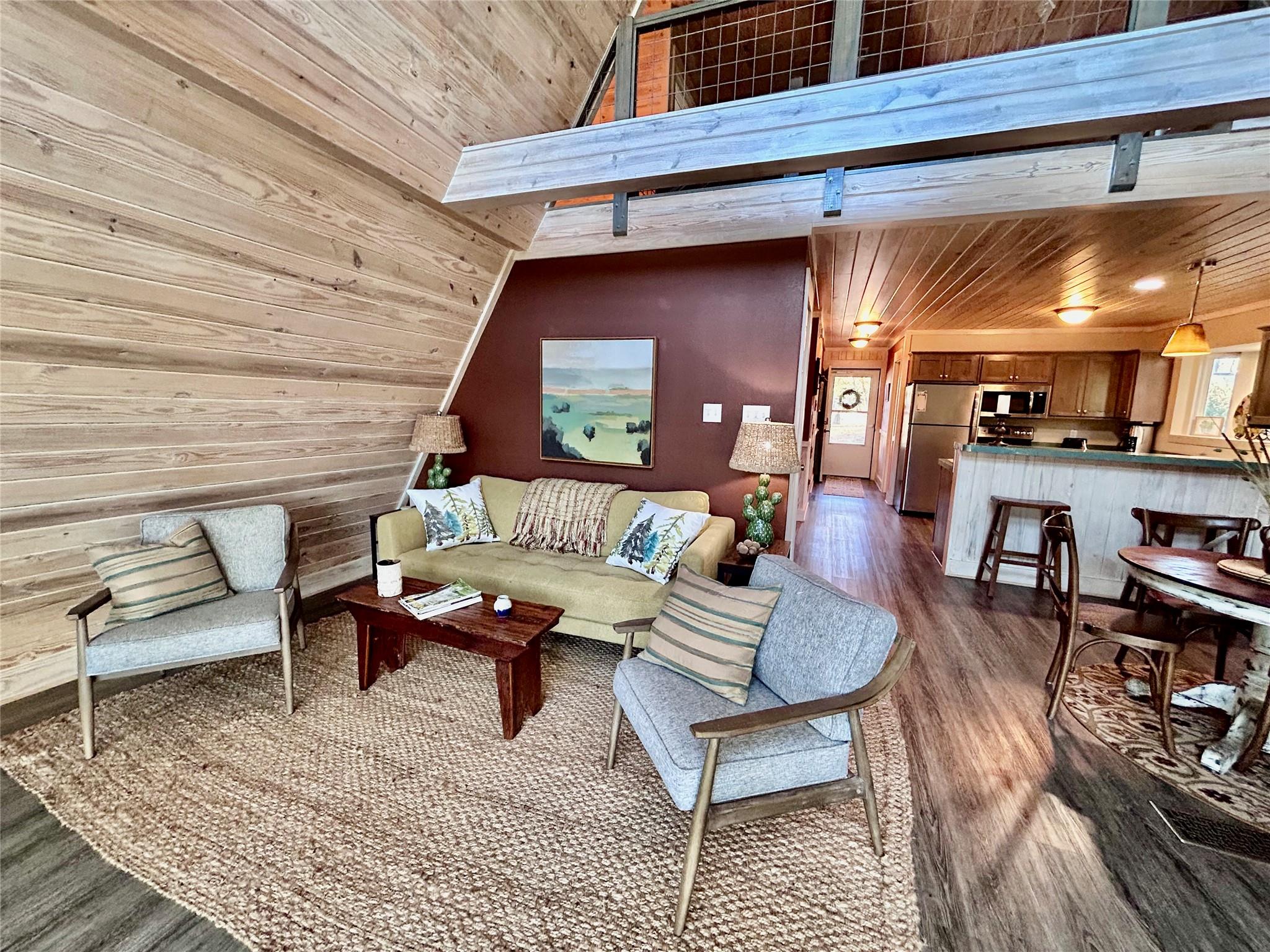 232 Clear Lake Drive Dr, La Grange, TX 78945