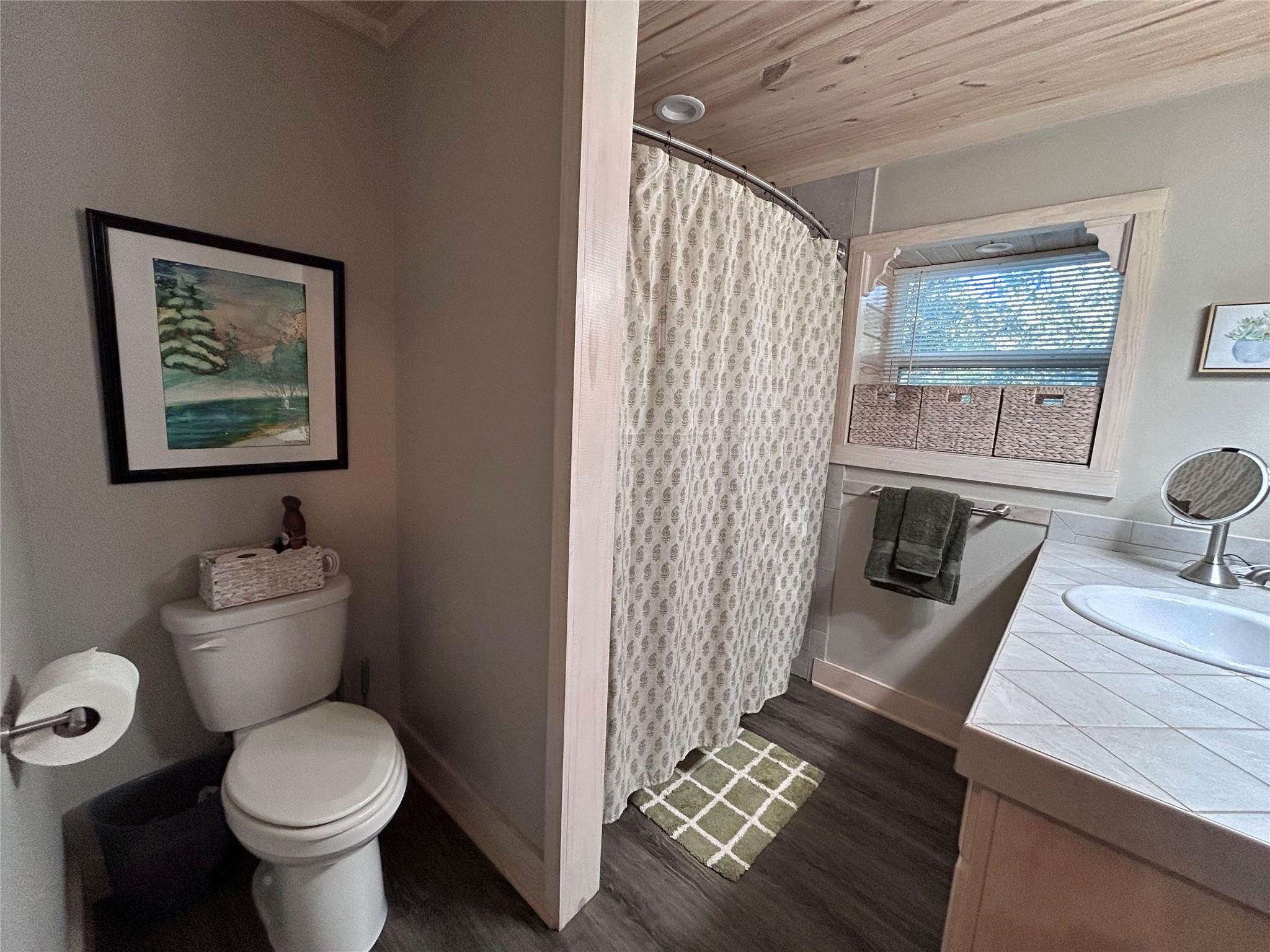 232 Clear Lake Drive Dr, La Grange, TX 78945