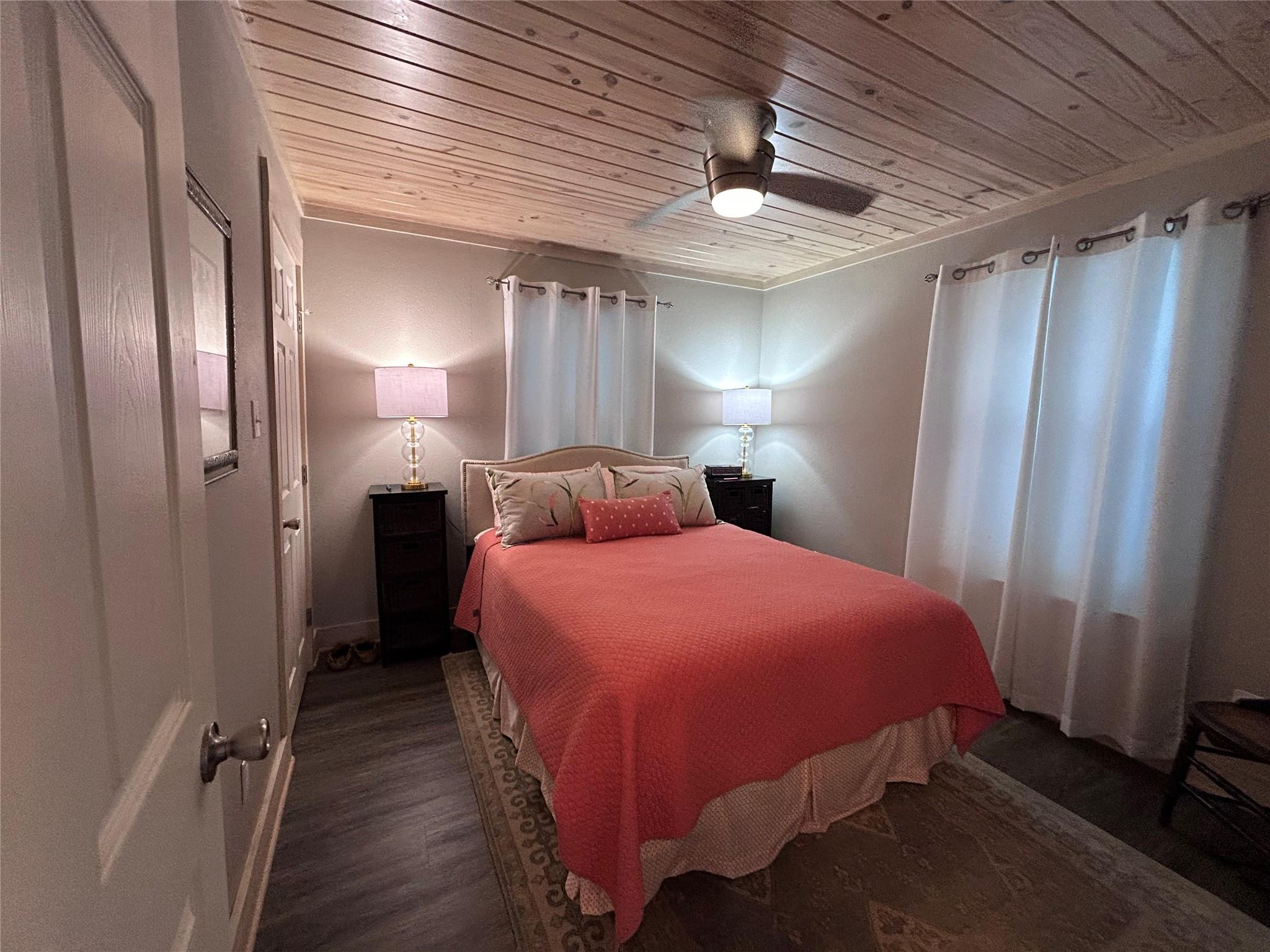 232 Clear Lake Drive Dr, La Grange, TX 78945