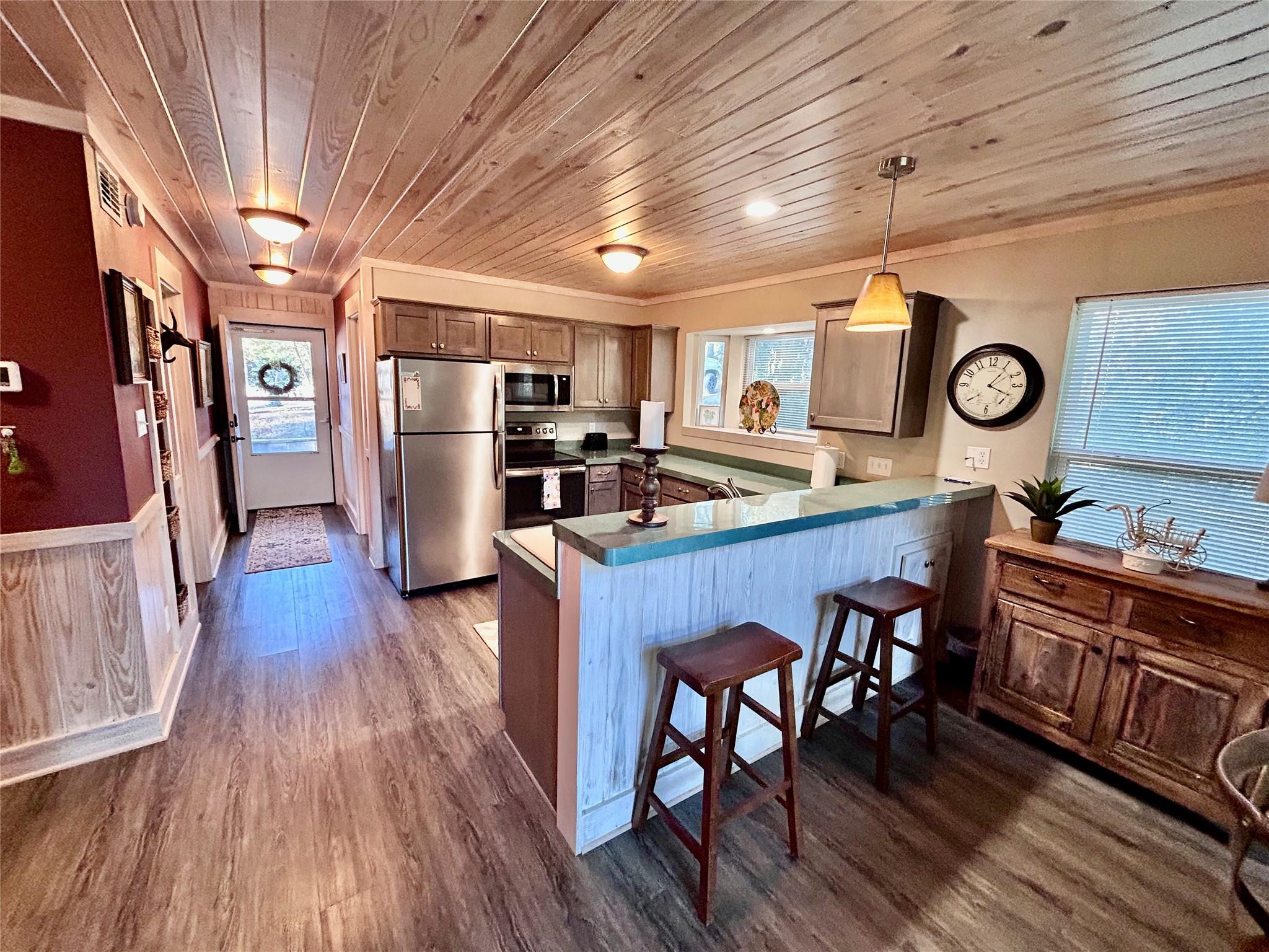 232 Clear Lake Drive Dr, La Grange, TX 78945