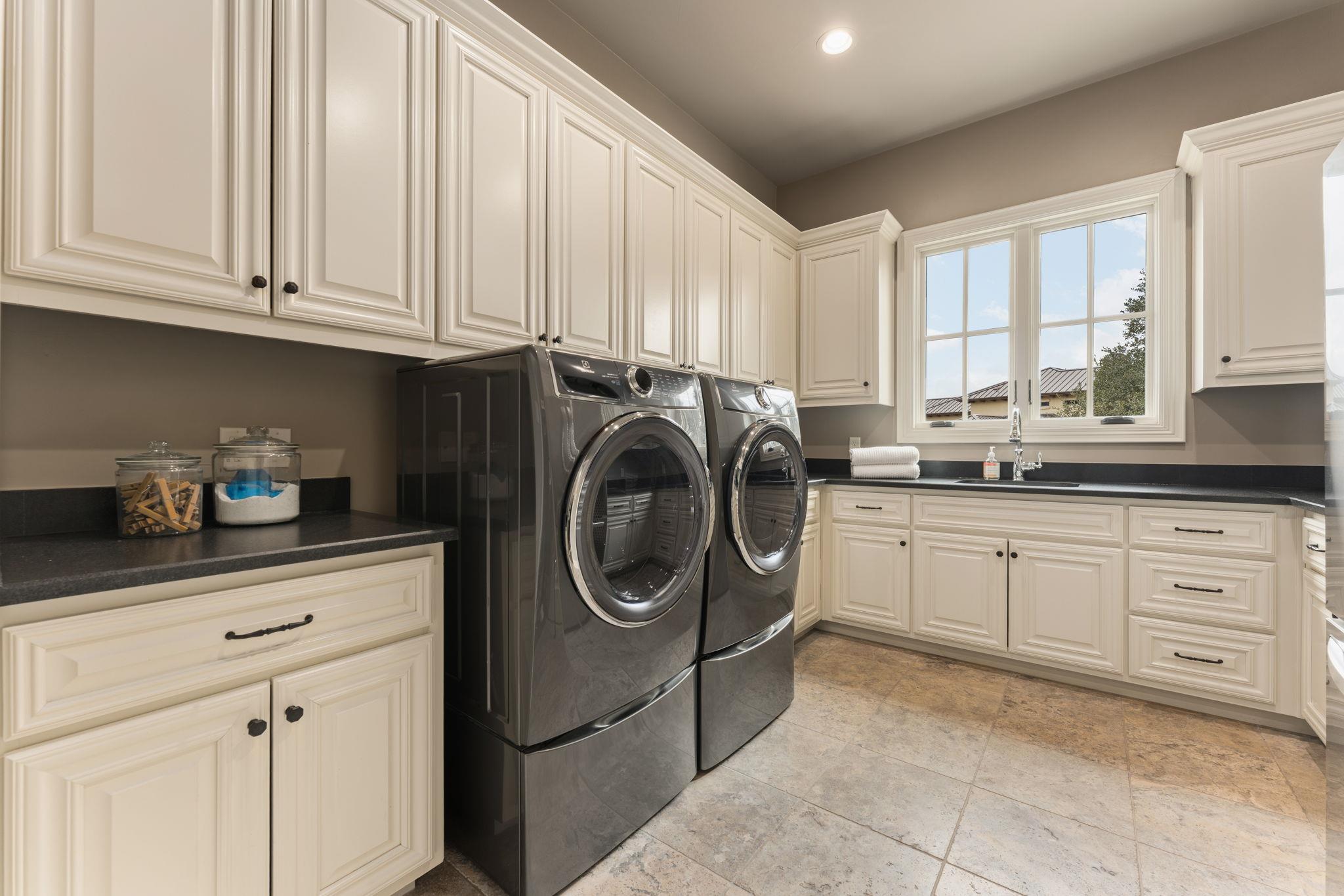 17600 Flagler Dr, Austin, TX 78738