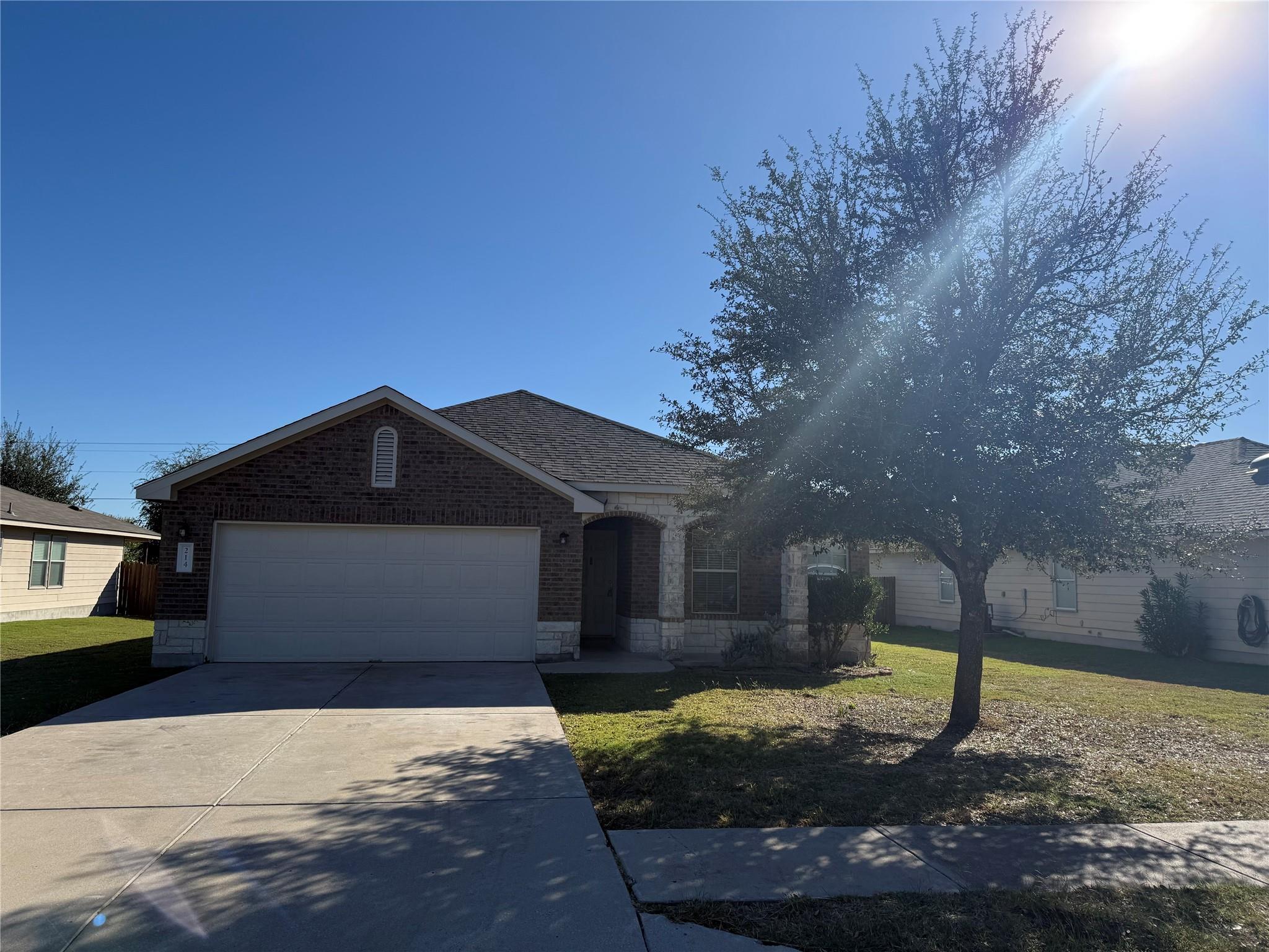 214 Foxglove Dr, Hutto, TX 78634