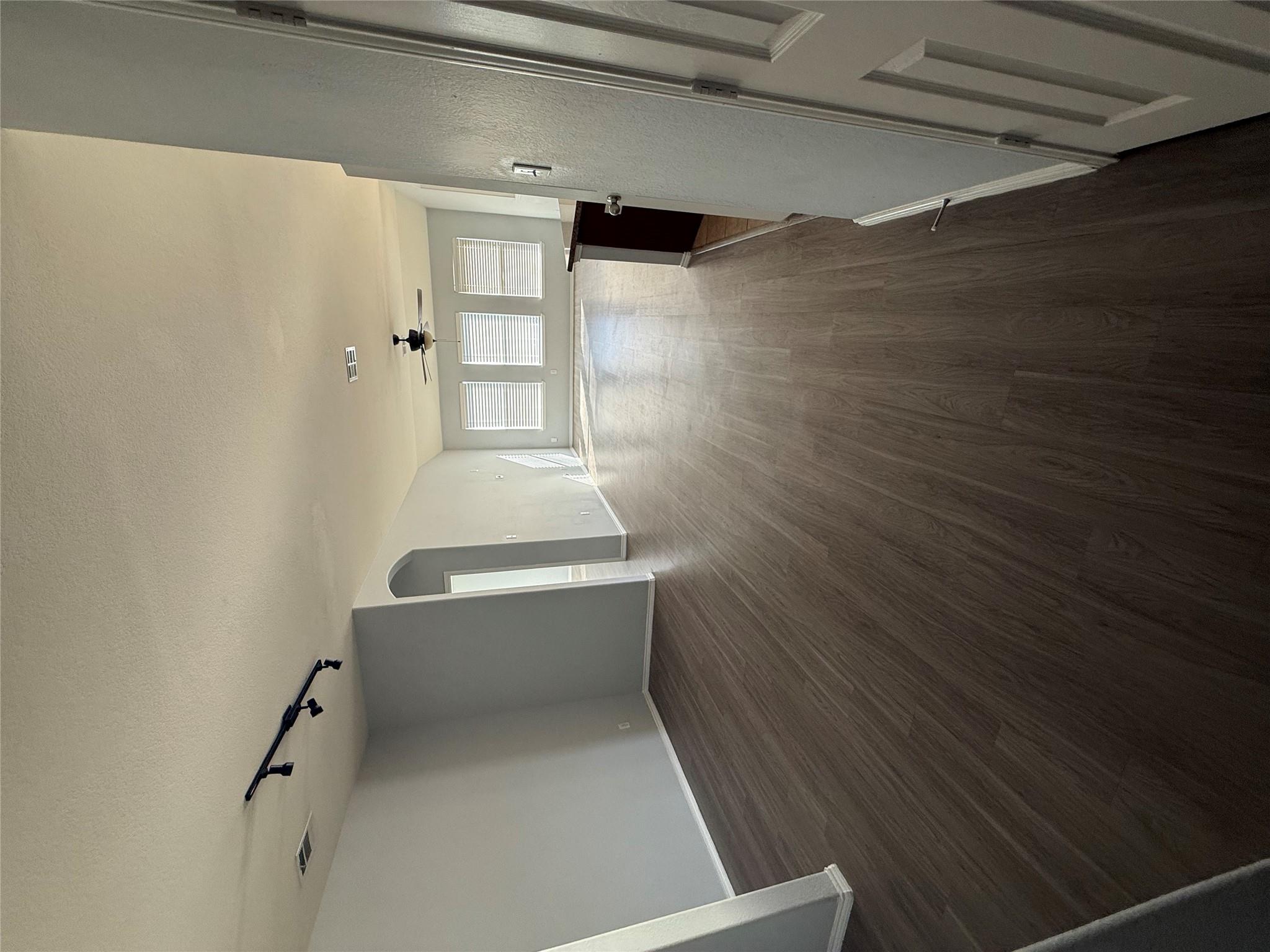 214 Foxglove Dr, Hutto, TX 78634