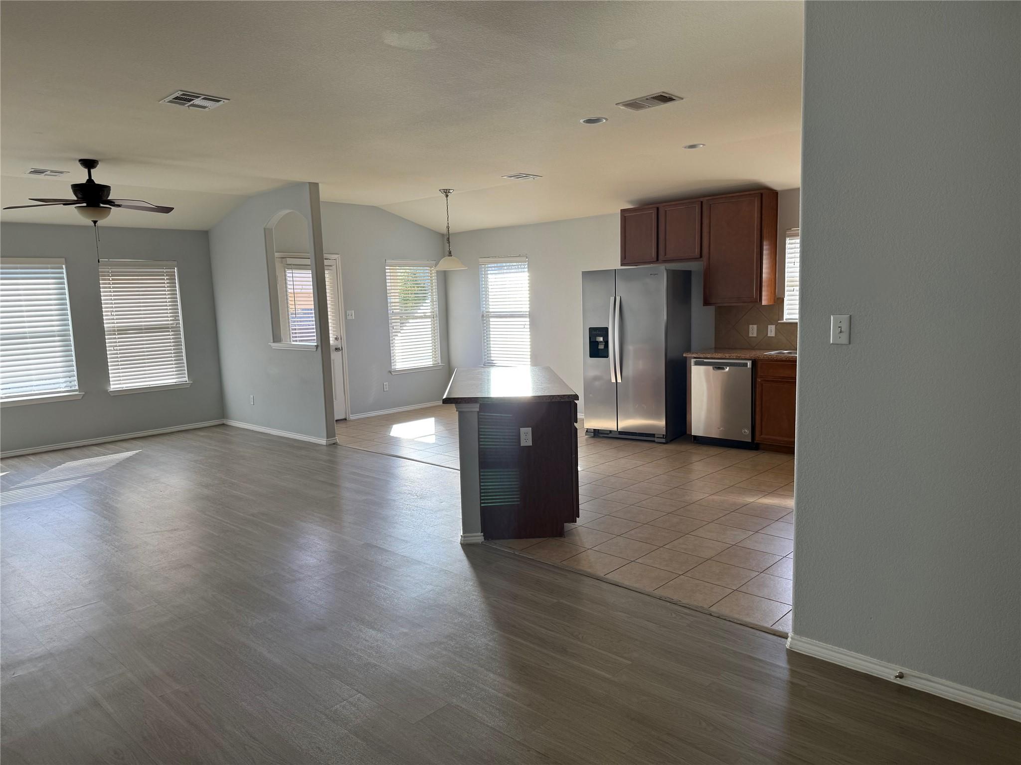 214 Foxglove Dr, Hutto, TX 78634