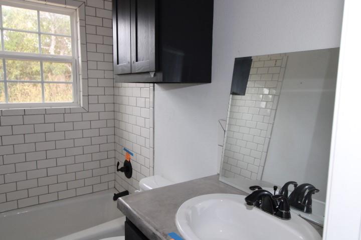 536 E Third St, Hico, TX 76457