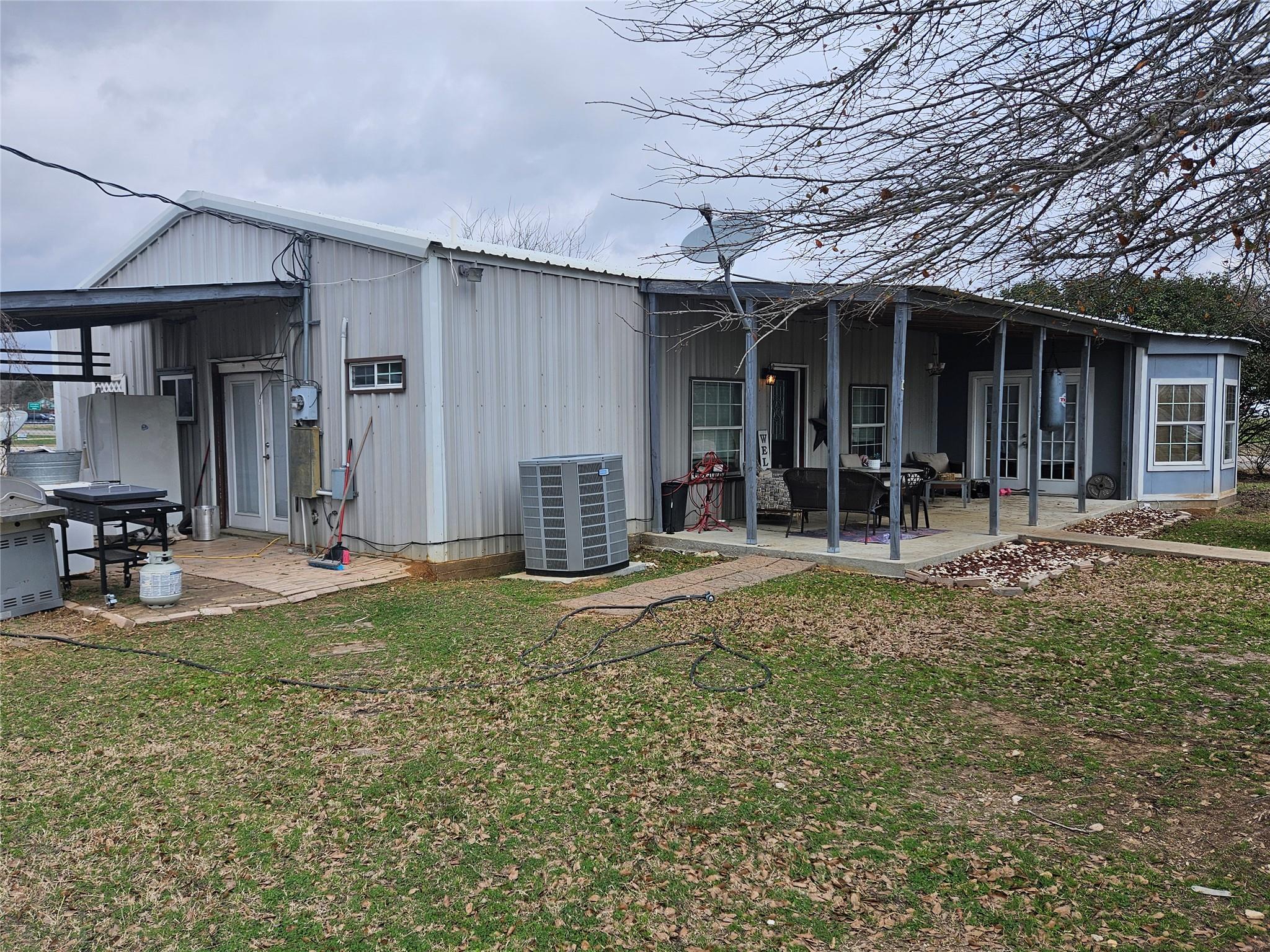 616 S Rockdale St, Lexington, TX 78947