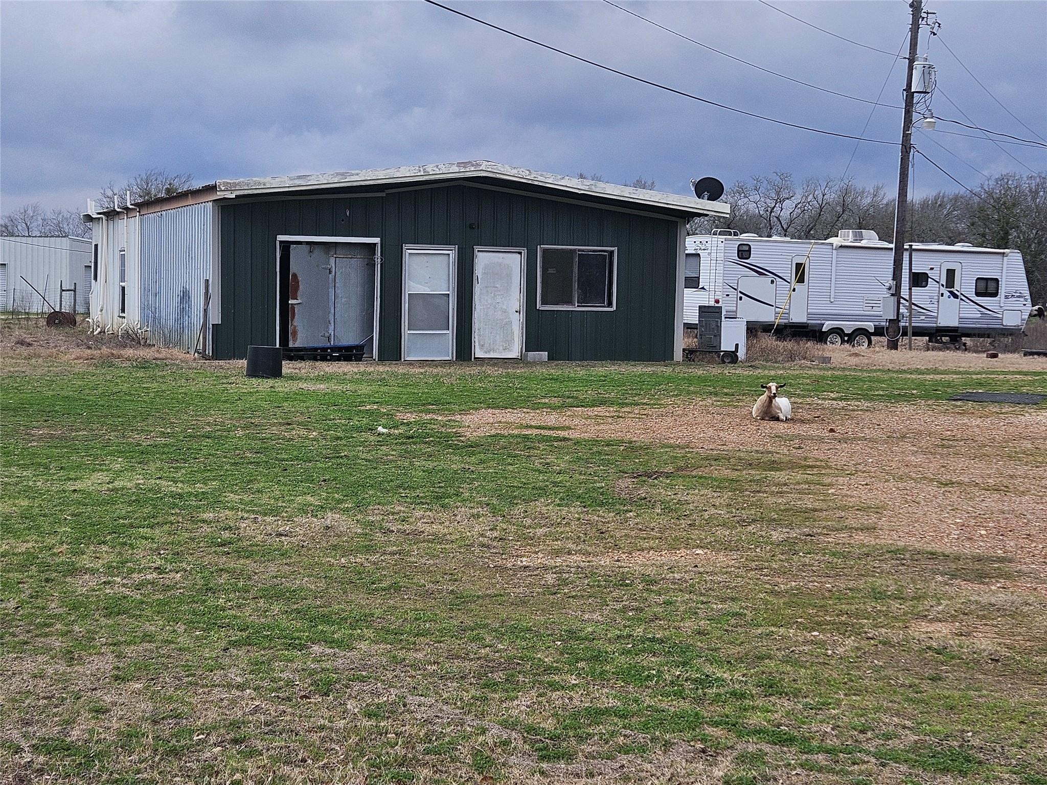 616 S Rockdale St, Lexington, TX 78947