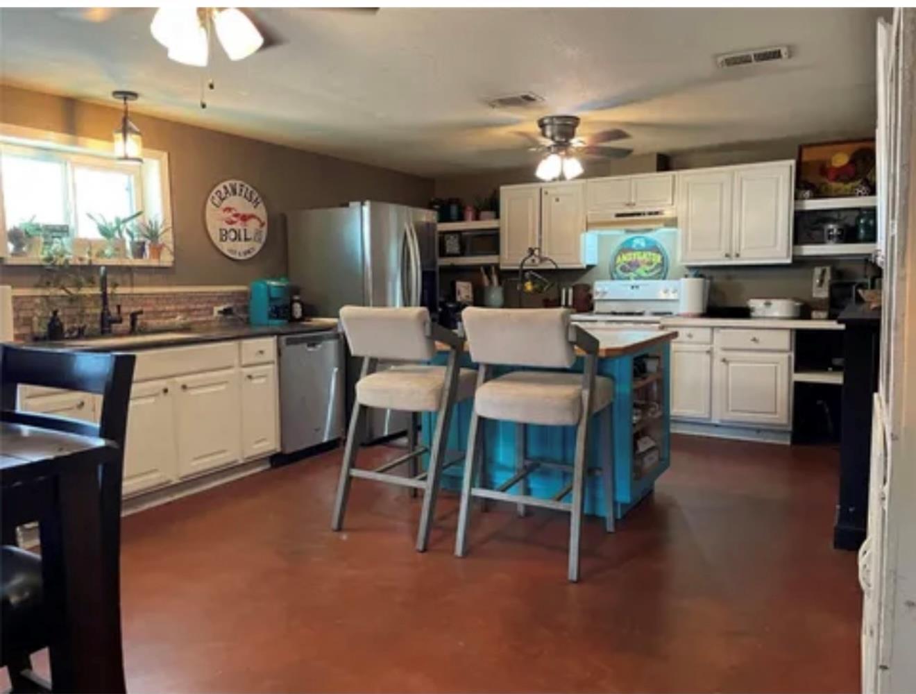 616 S Rockdale St, Lexington, TX 78947