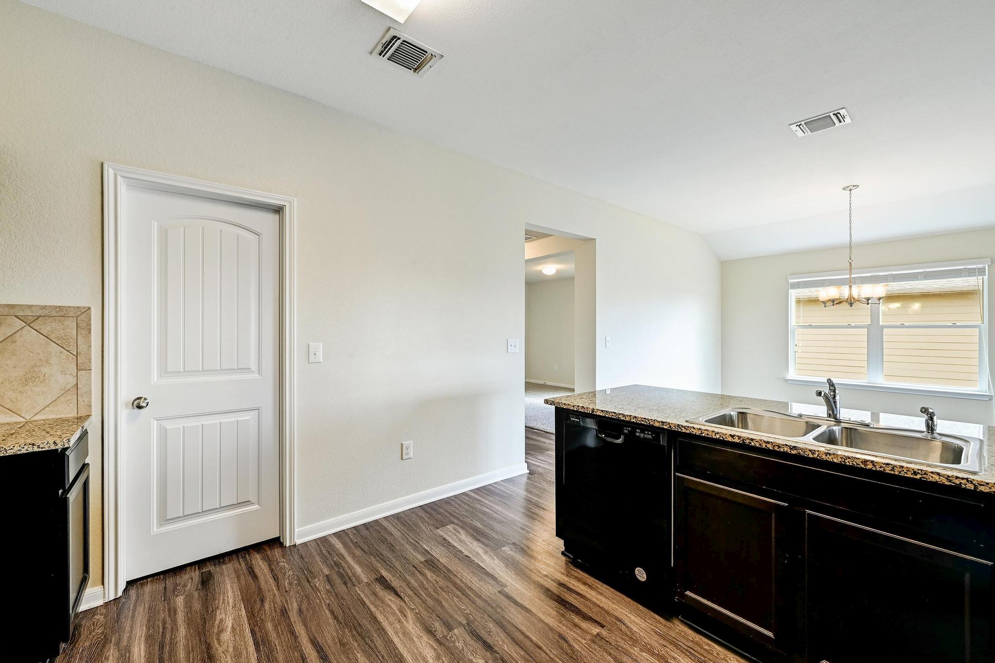 245 Voss, Kyle, TX 78640