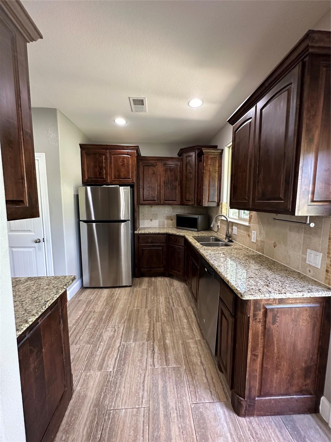 126 Scarlet Harts Ln, Dale, TX 78616