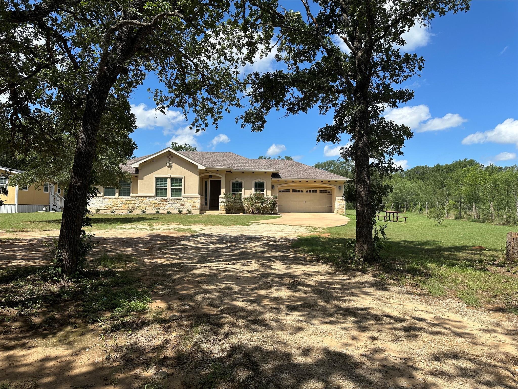 126 Scarlet Harts Ln, Dale, TX 78616