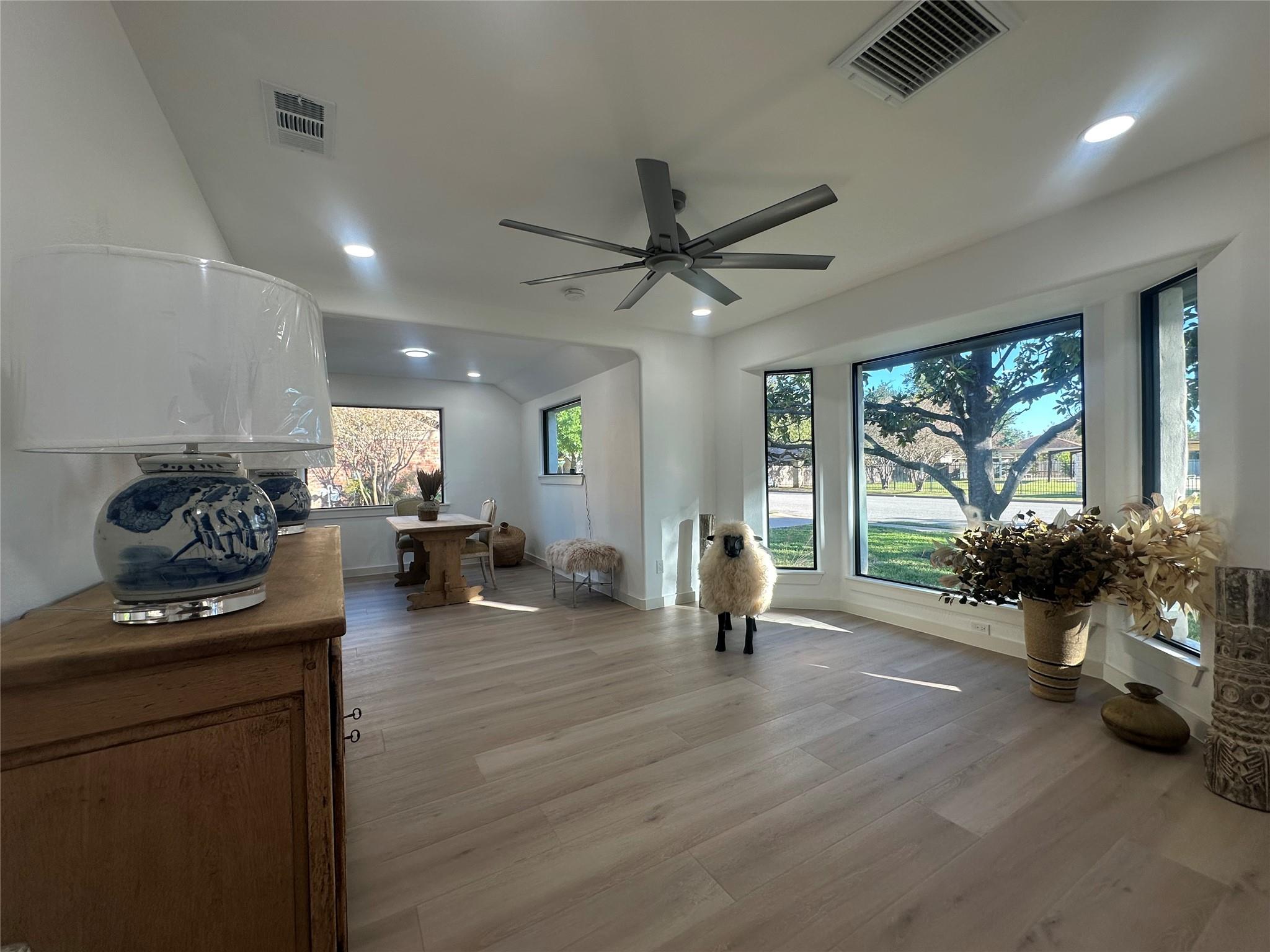 4910 Woodcreek Rd, Austin, TX 78749