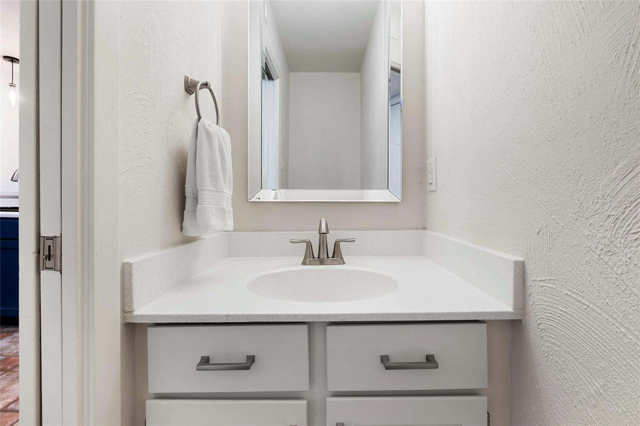 2215 Post Rd # 2033, Austin, TX 78704