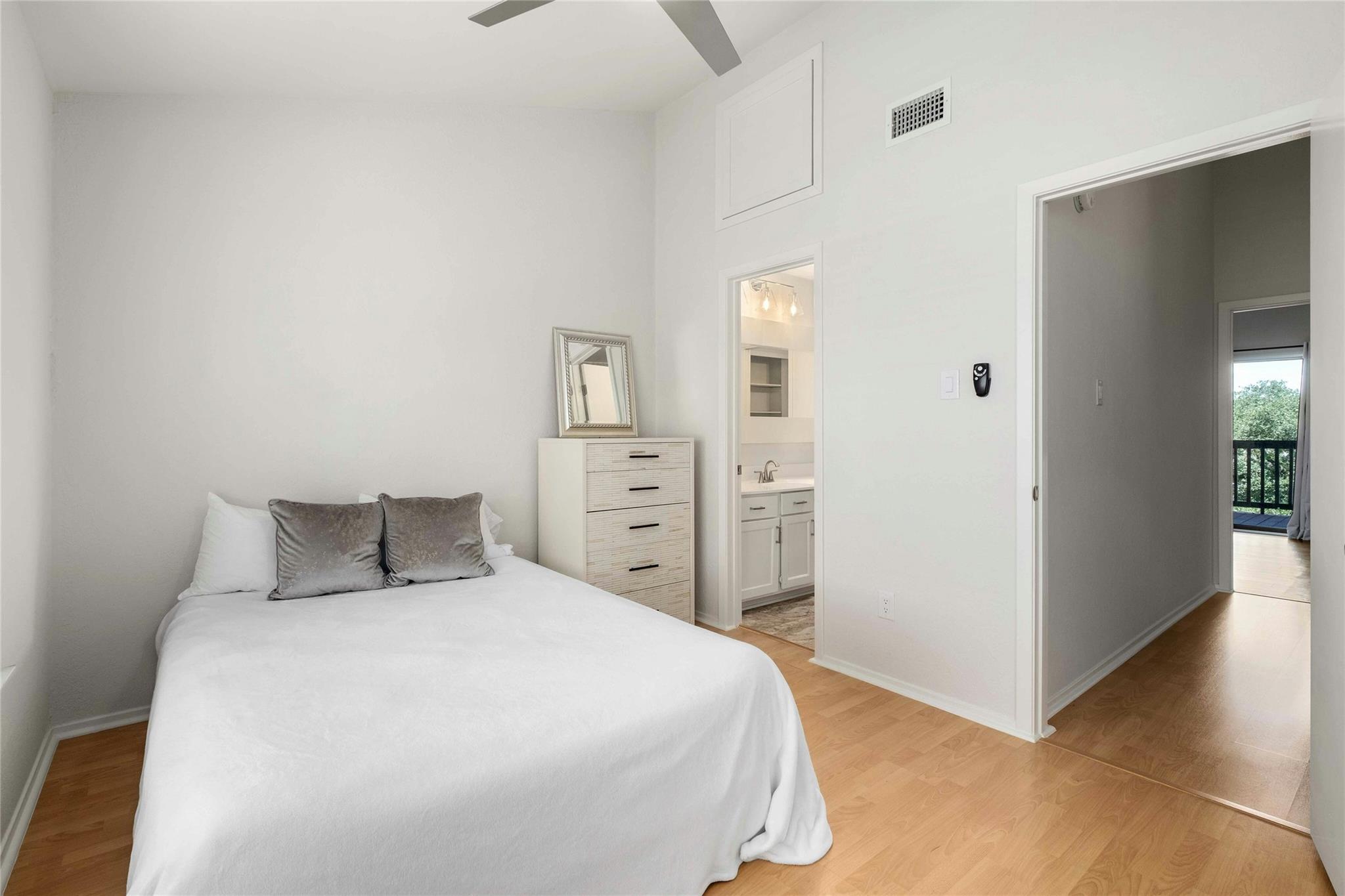 2215 Post Rd # 2033, Austin, TX 78704