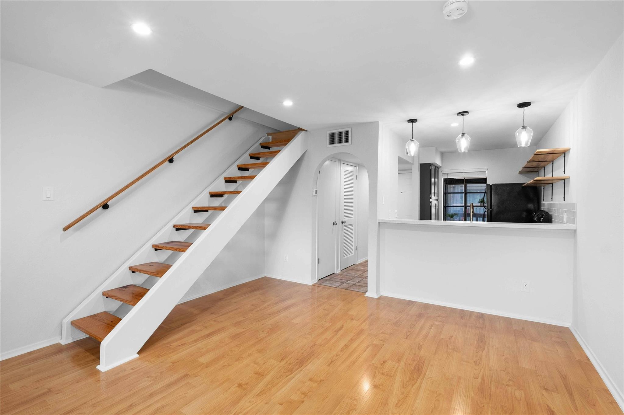 2215 Post Rd # 2033, Austin, TX 78704