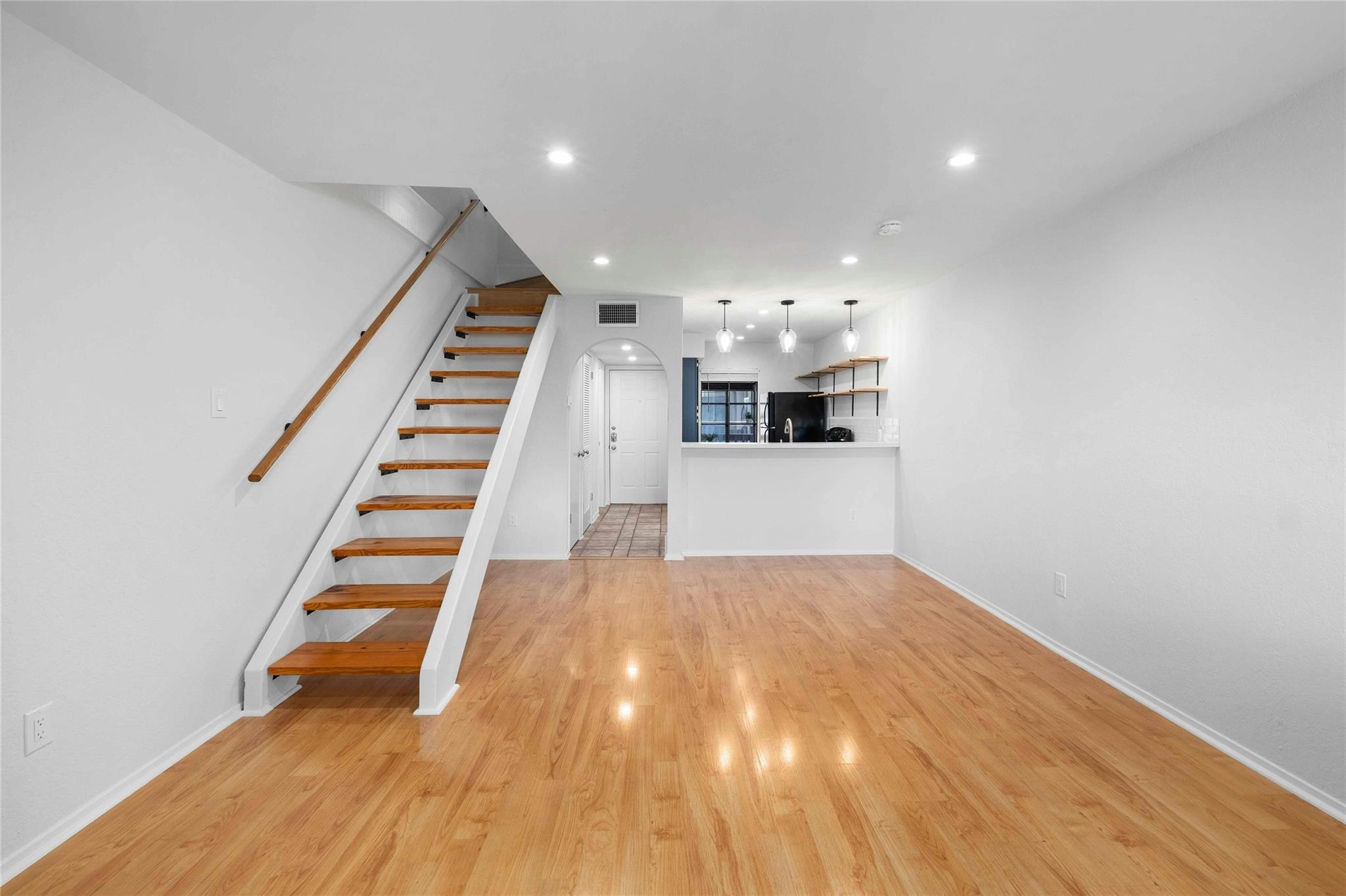 2215 Post Rd # 2033, Austin, TX 78704