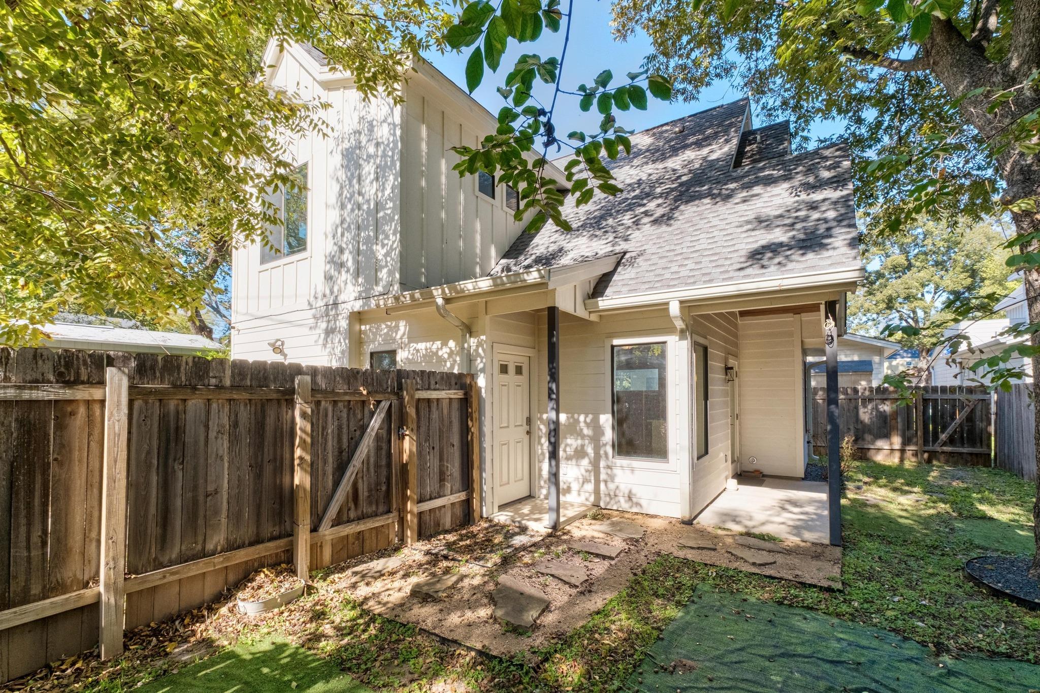 2209 Willow St # B, Austin, TX 78702