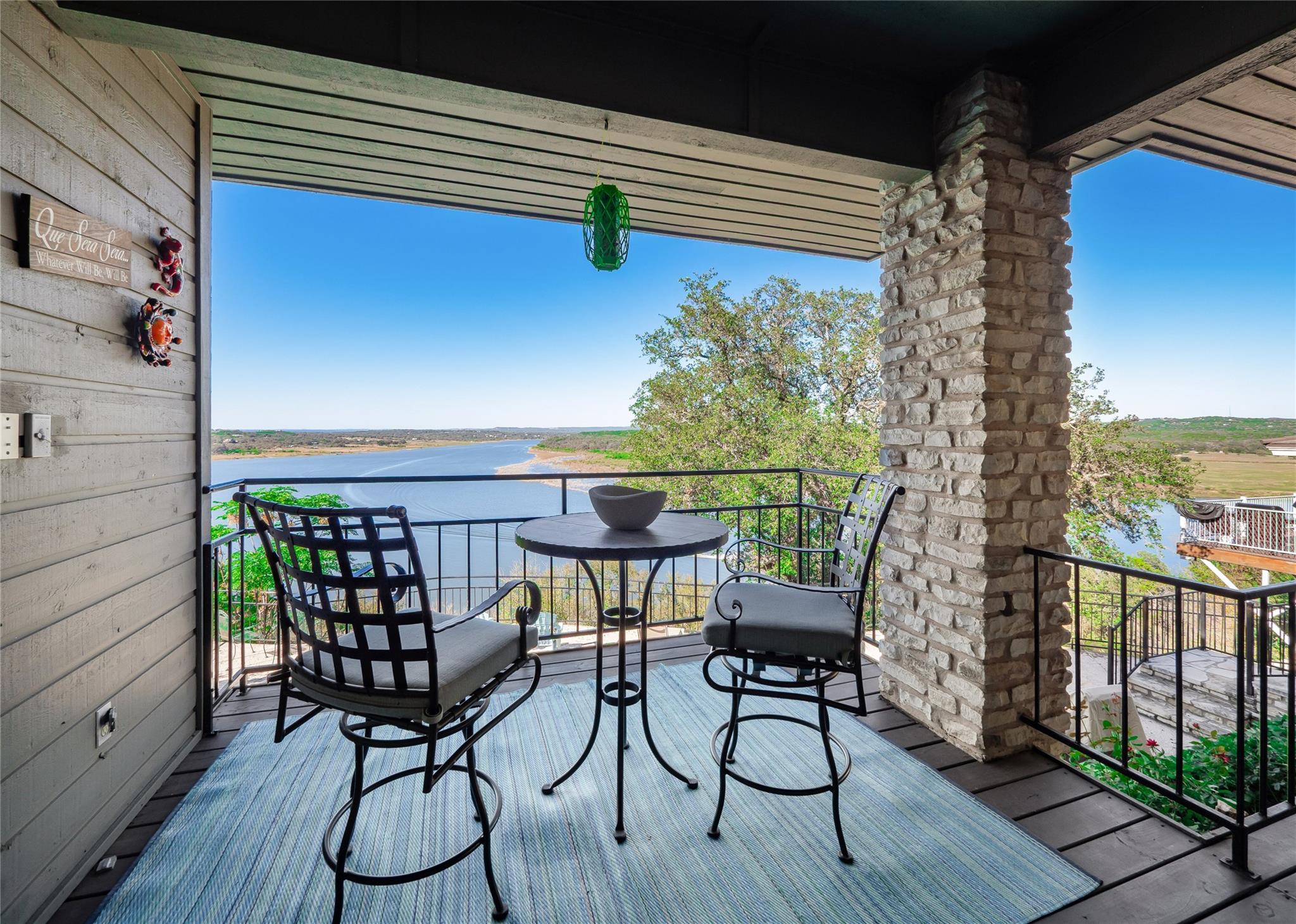 427 Coventry Rd, Spicewood, TX 78669