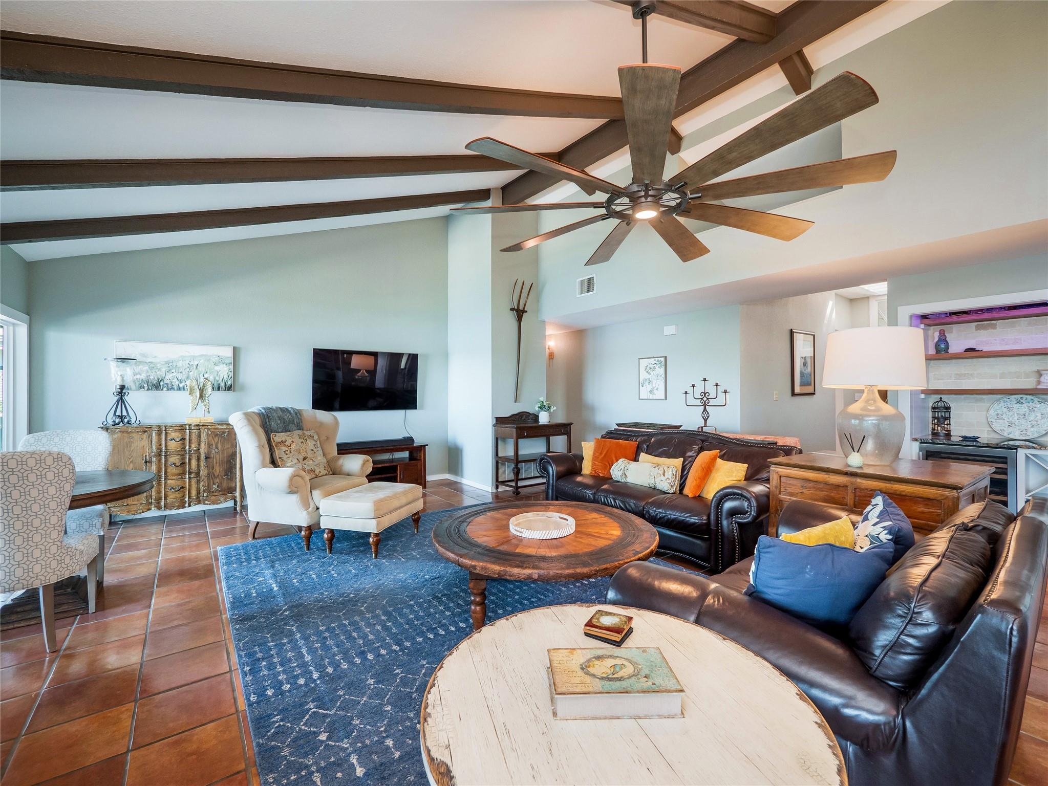 427 Coventry Rd, Spicewood, TX 78669